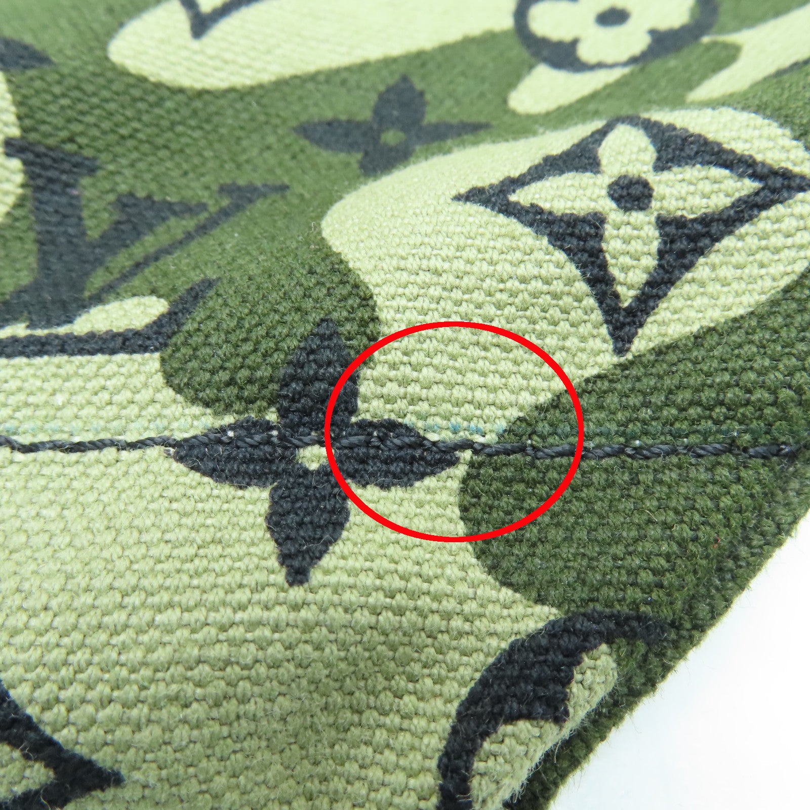 LOUIS VUITTON Monogramouflage Tray金扣肩背袋綠色/米色