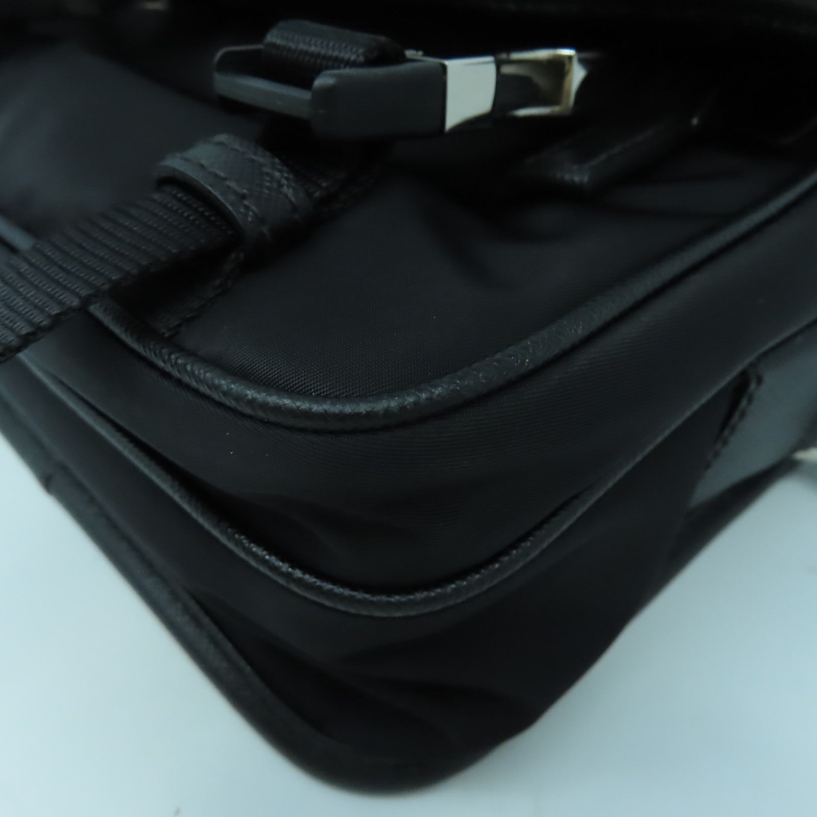 PRADA 尼龍Shoulder Bag銀扣肩背袋黑色