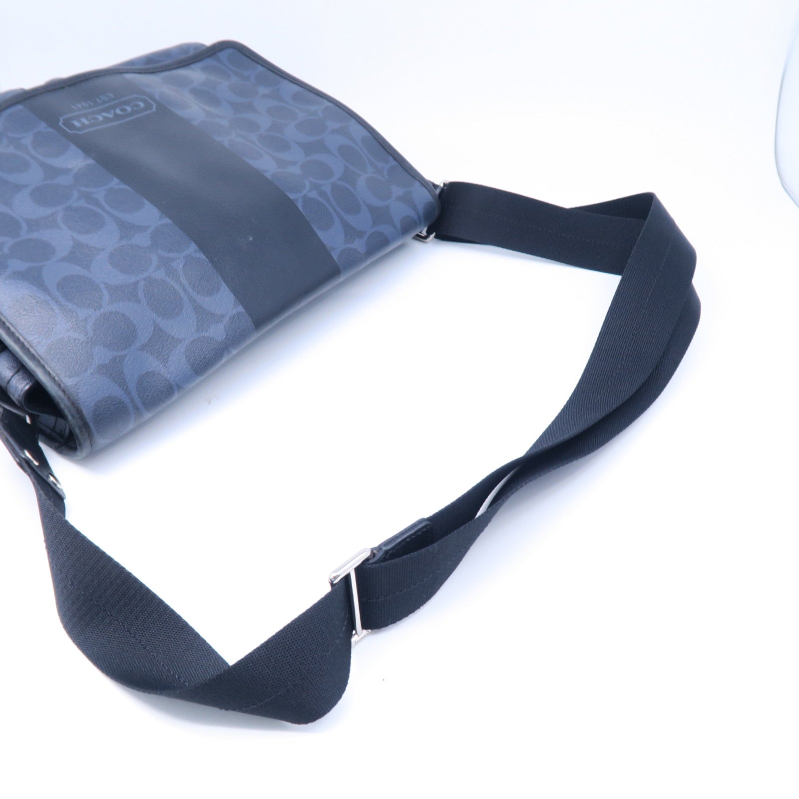 COACH 塗層帆布Messenger Bag銀扣肩背袋藍色/黑色
