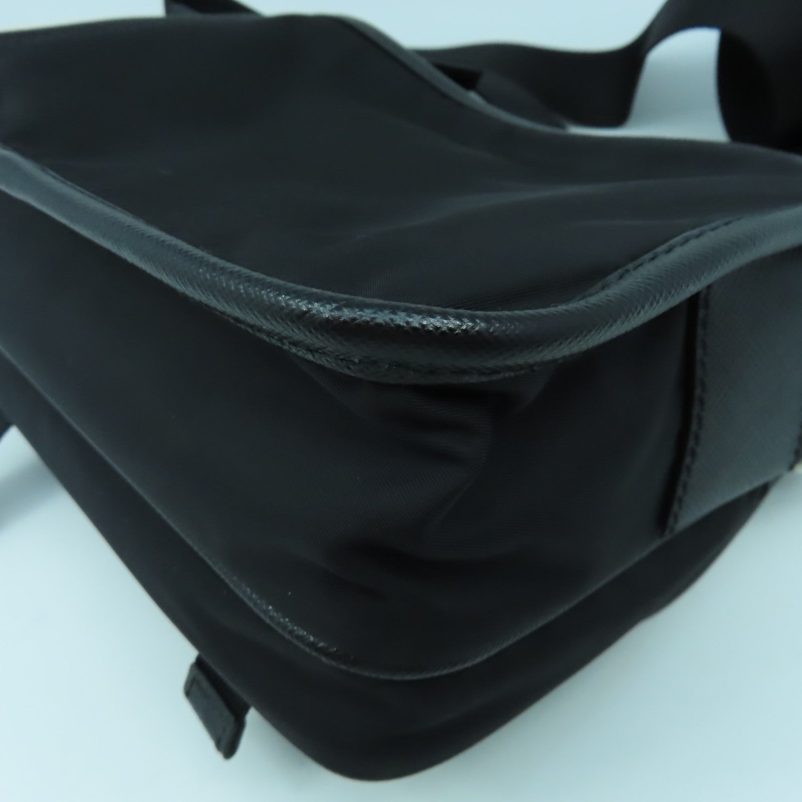 PRADA 尼龍Shoulder Bag銀扣肩背袋黑色
