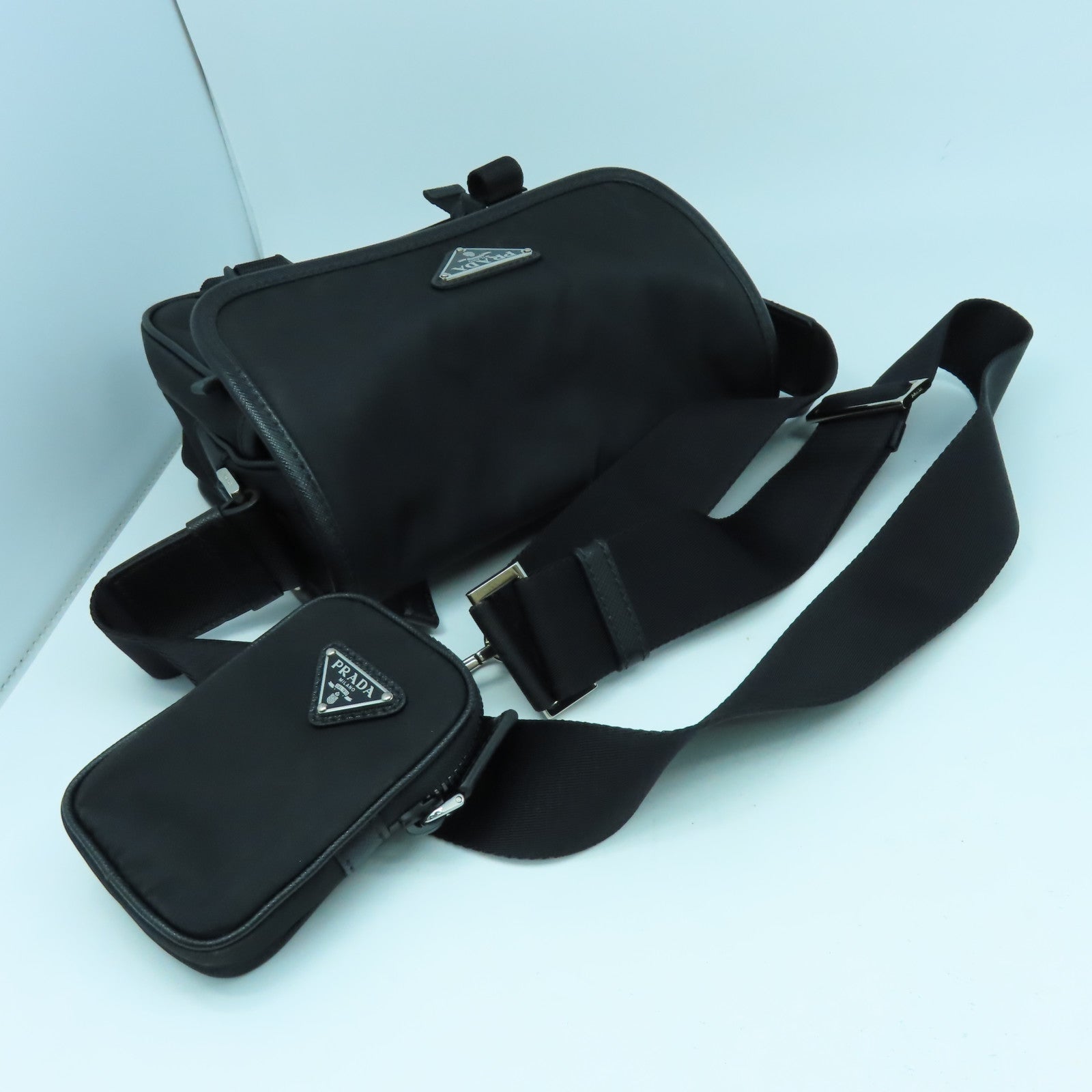 PRADA 尼龍Shoulder Bag銀扣肩背袋黑色