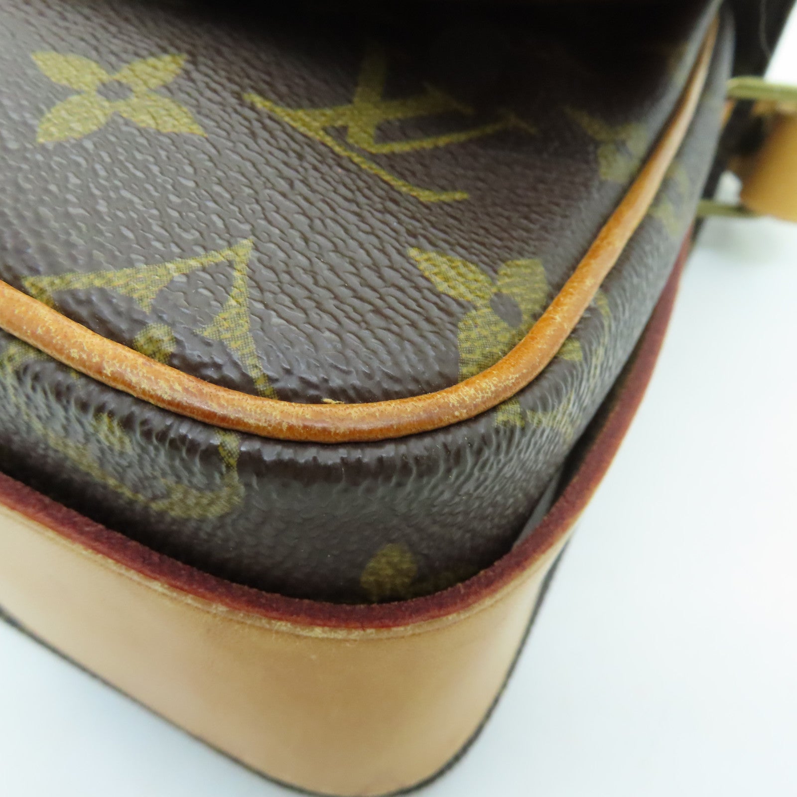 LOUIS VUITTON Monogrram Cartouchiere金扣肩背袋啡色