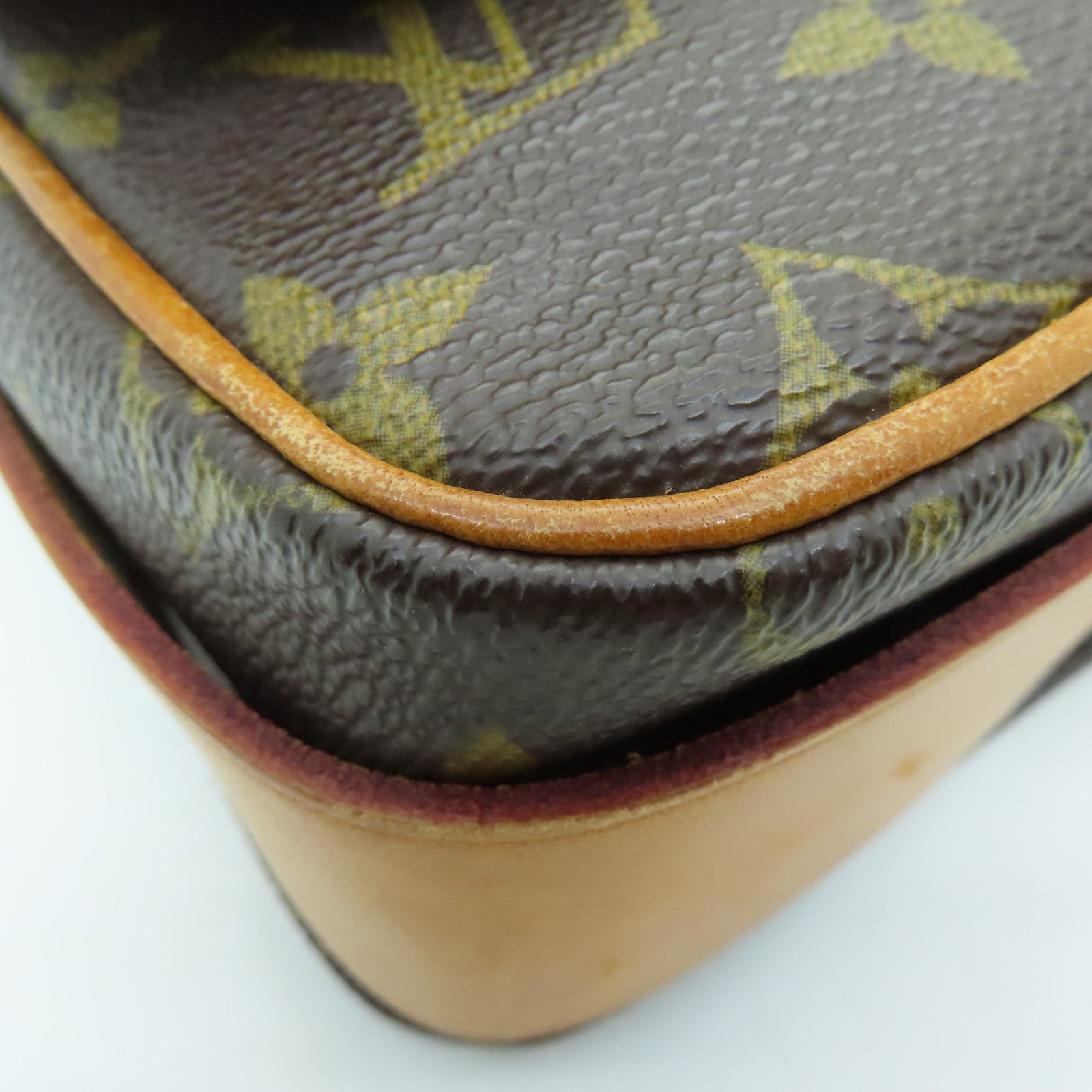 LOUIS VUITTON Monogrram Cartouchiere金扣肩背袋啡色