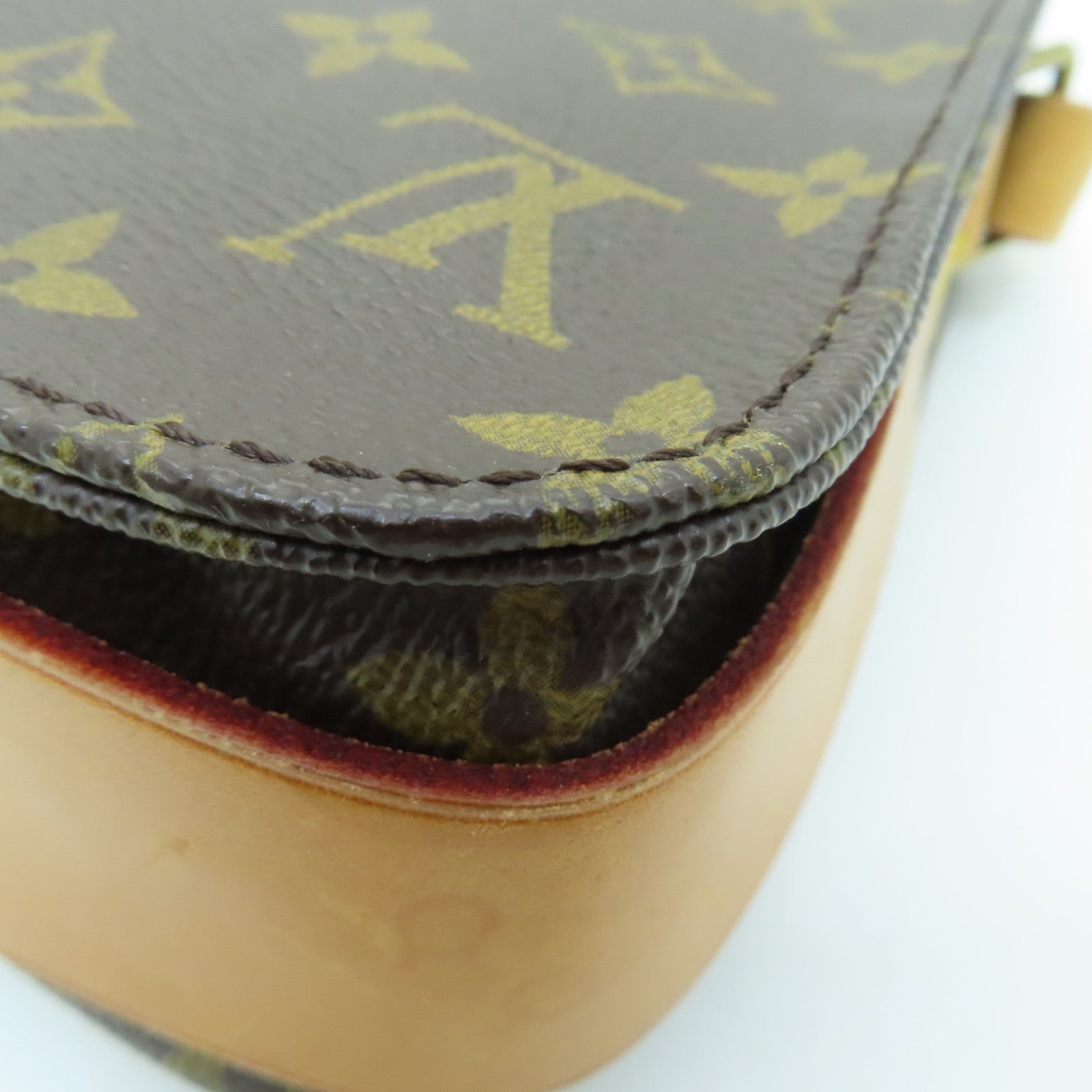 LOUIS VUITTON Monogrram Cartouchiere金扣肩背袋啡色