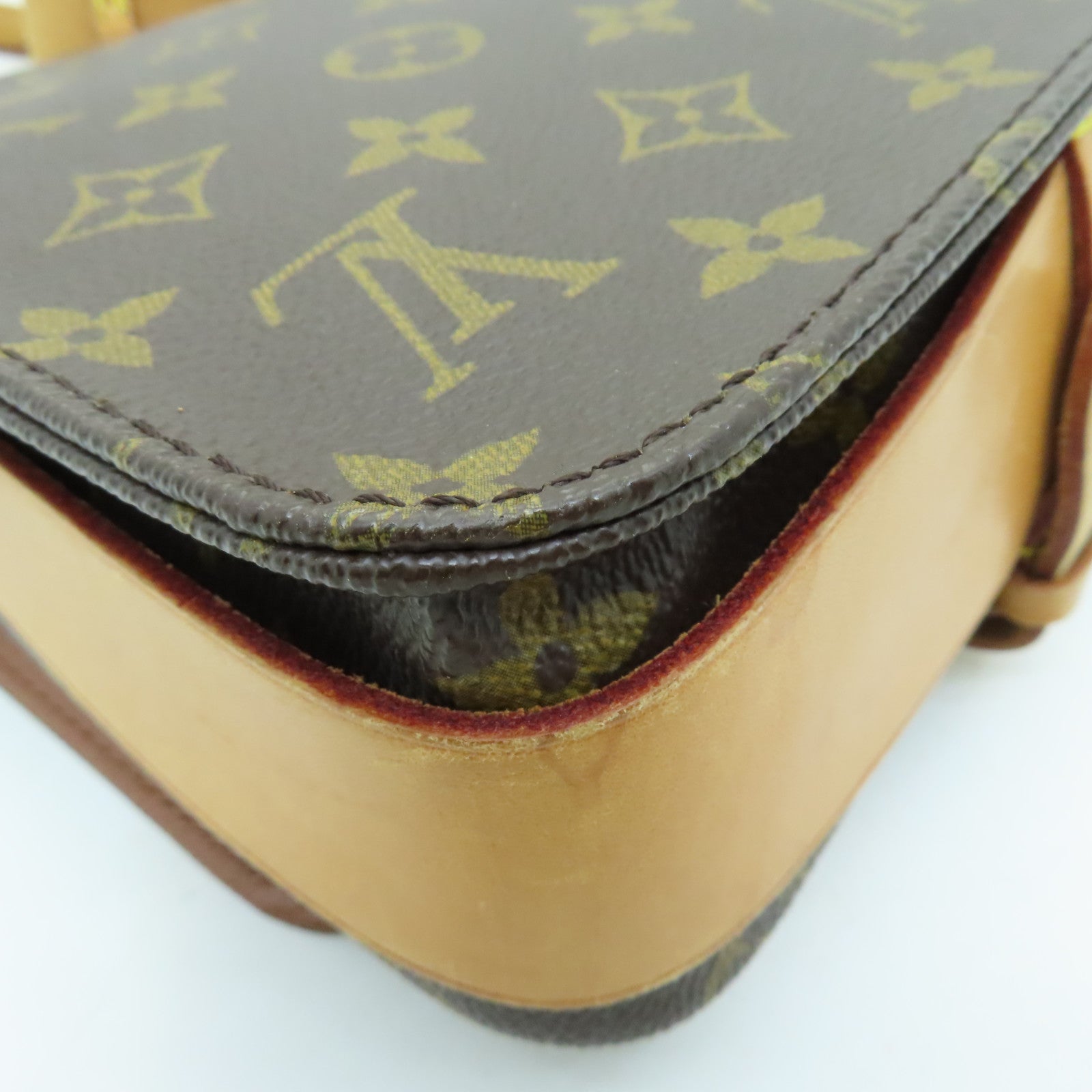 LOUIS VUITTON Monogrram Cartouchiere金扣肩背袋啡色