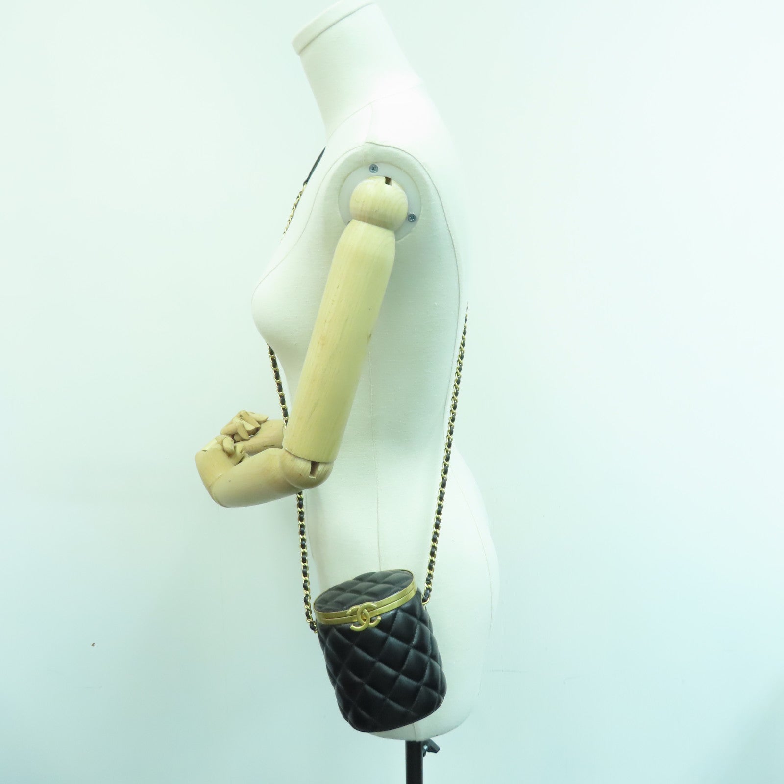 CHANEL rhombic cowhide leather Chain Shoulder Bag gold buckle chain shoulder bag black