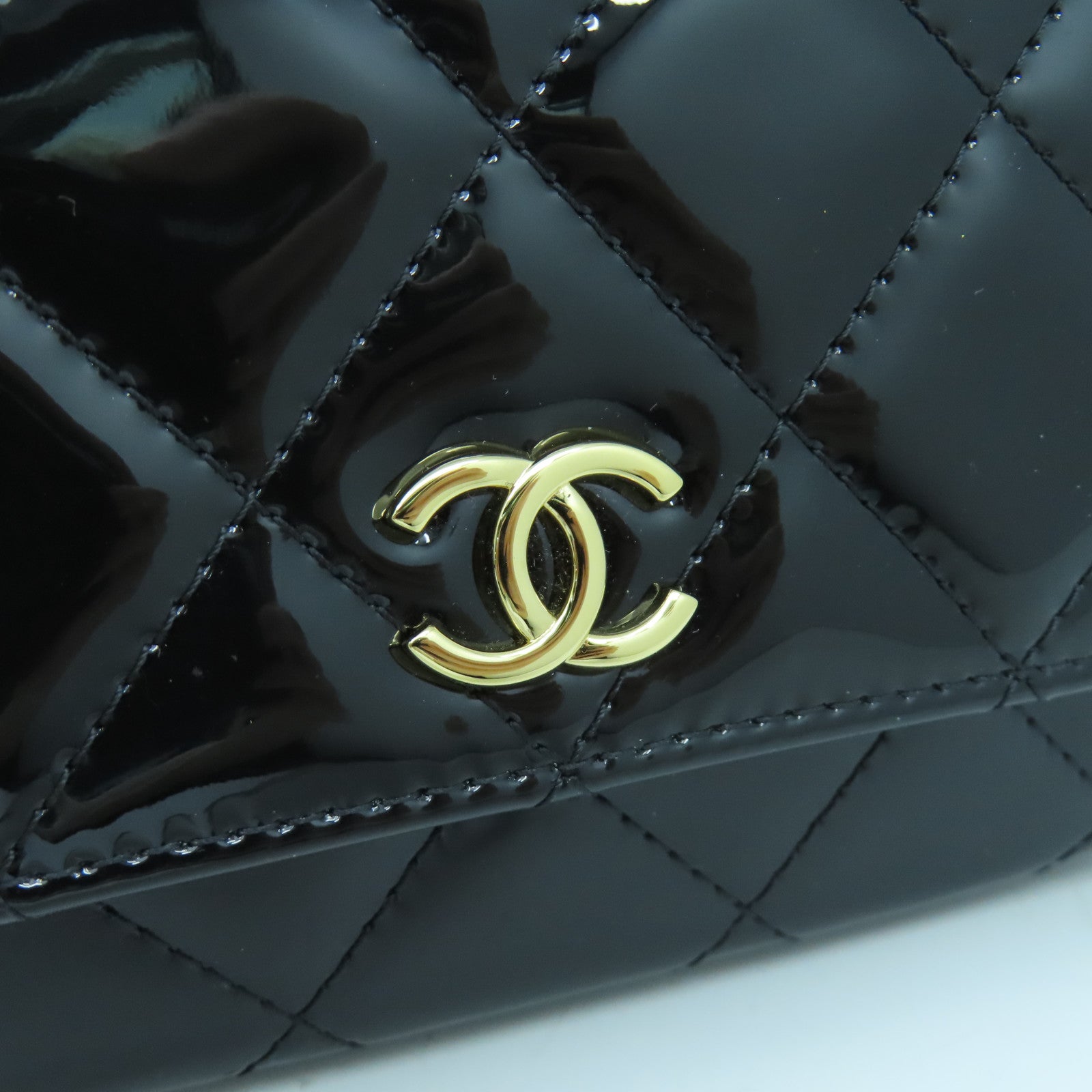 CHANEL 菱格漆皮皮革Chain Shoulder金扣鏈帶肩背袋黑色