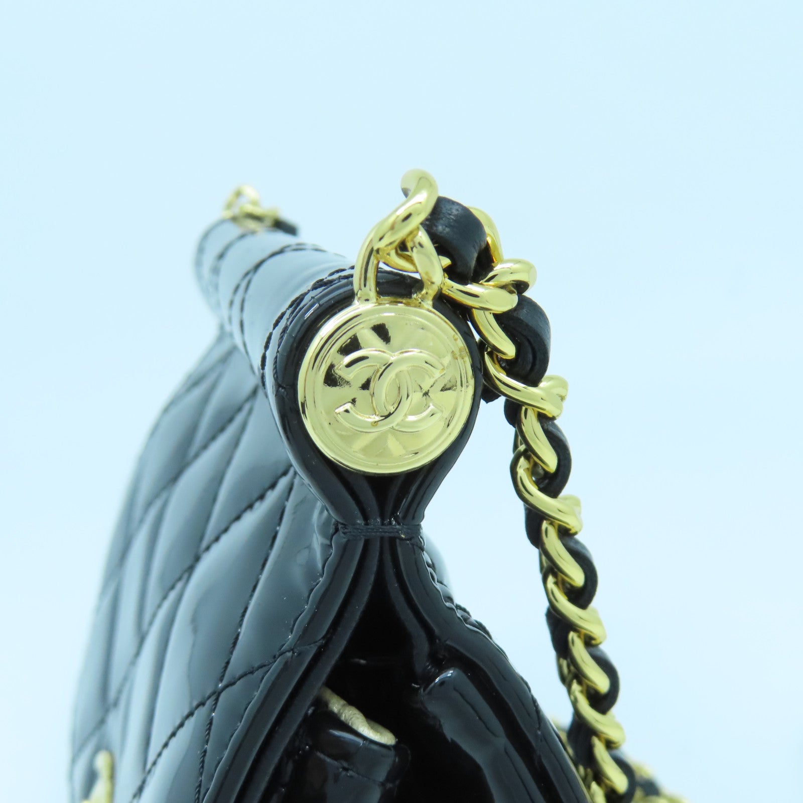 CHANEL 菱格漆皮皮革Chain Shoulder金扣鏈帶肩背袋黑色
