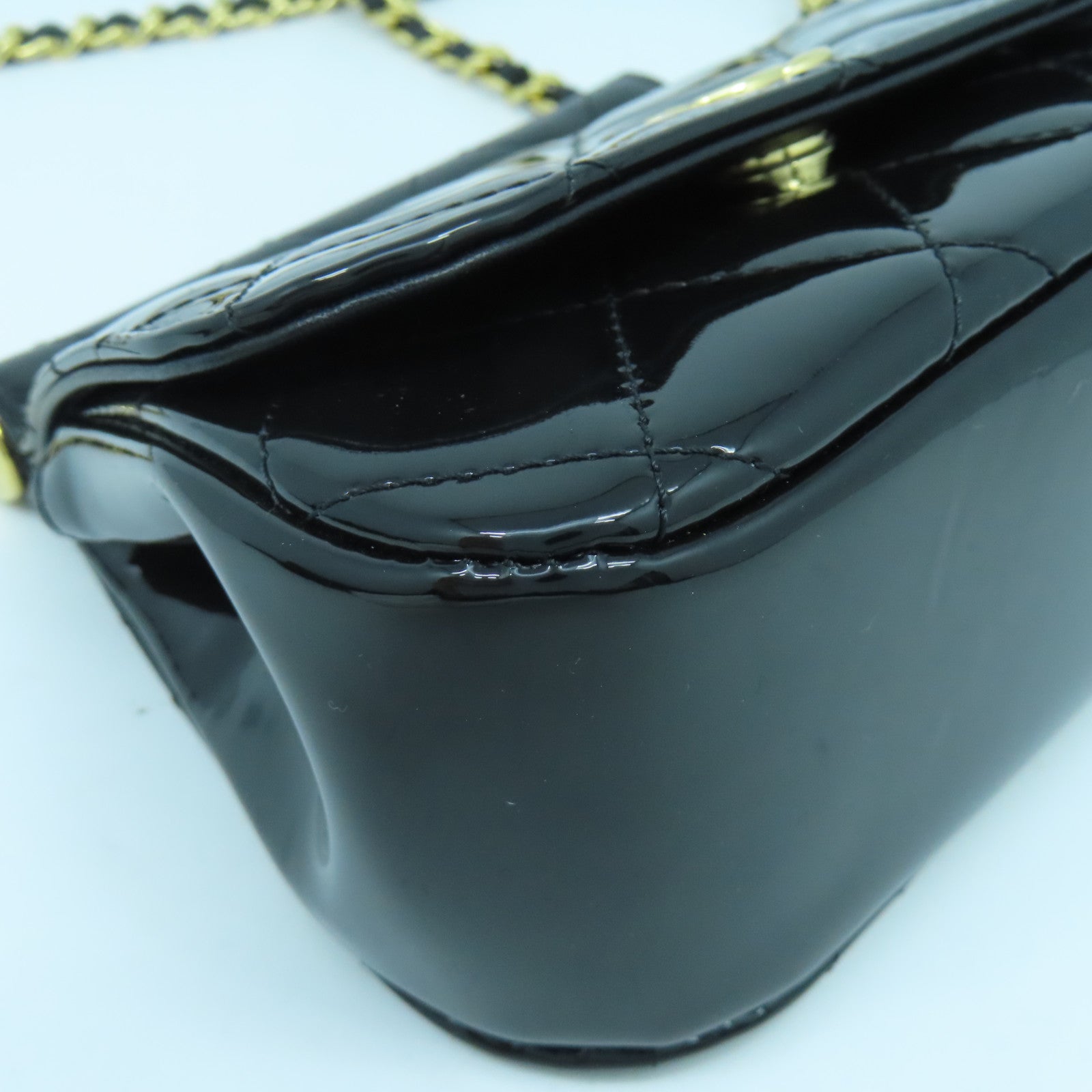 CHANEL 菱格漆皮皮革Chain Shoulder金扣鏈帶肩背袋黑色