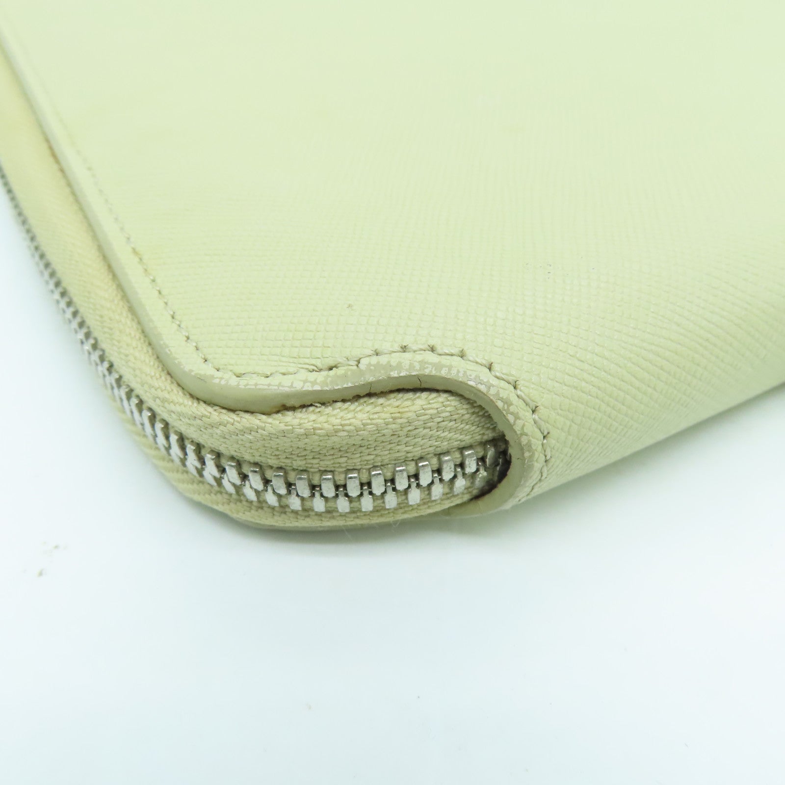 MCM 【激減優惠】皮革Clutch Bag銀扣手拿包米色