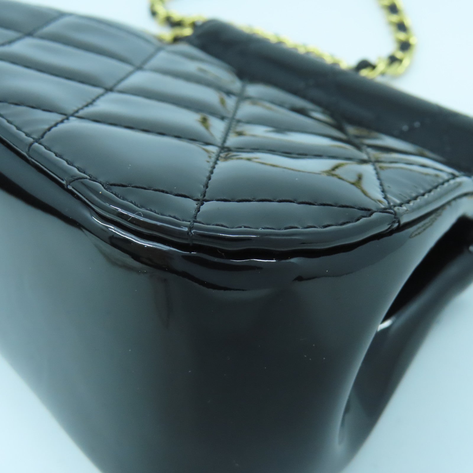 CHANEL 菱格漆皮皮革Chain Shoulder金扣鏈帶肩背袋黑色