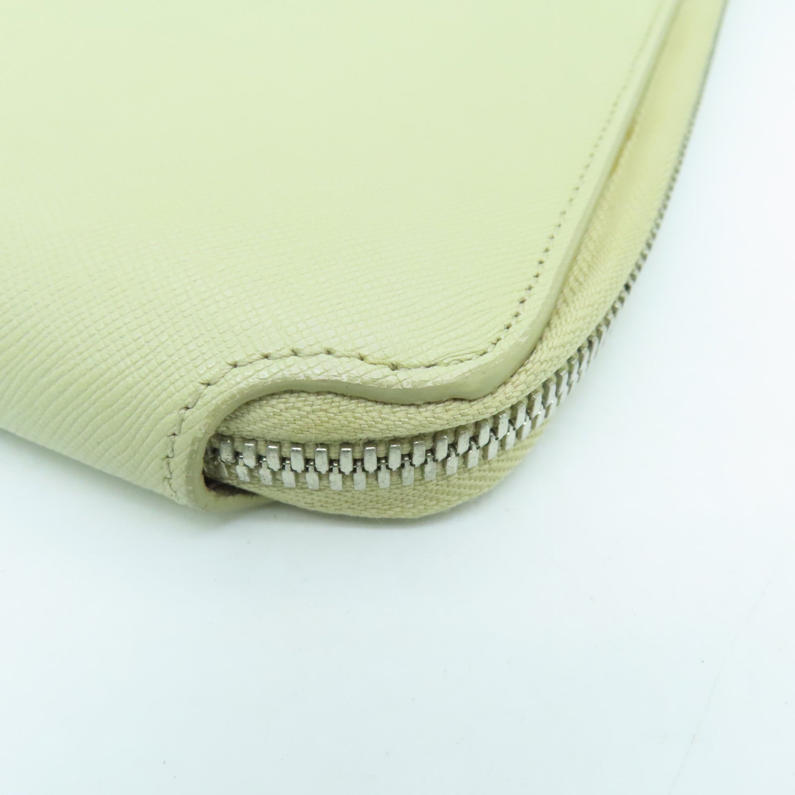 MCM 【激減優惠】皮革Clutch Bag銀扣手拿包米色