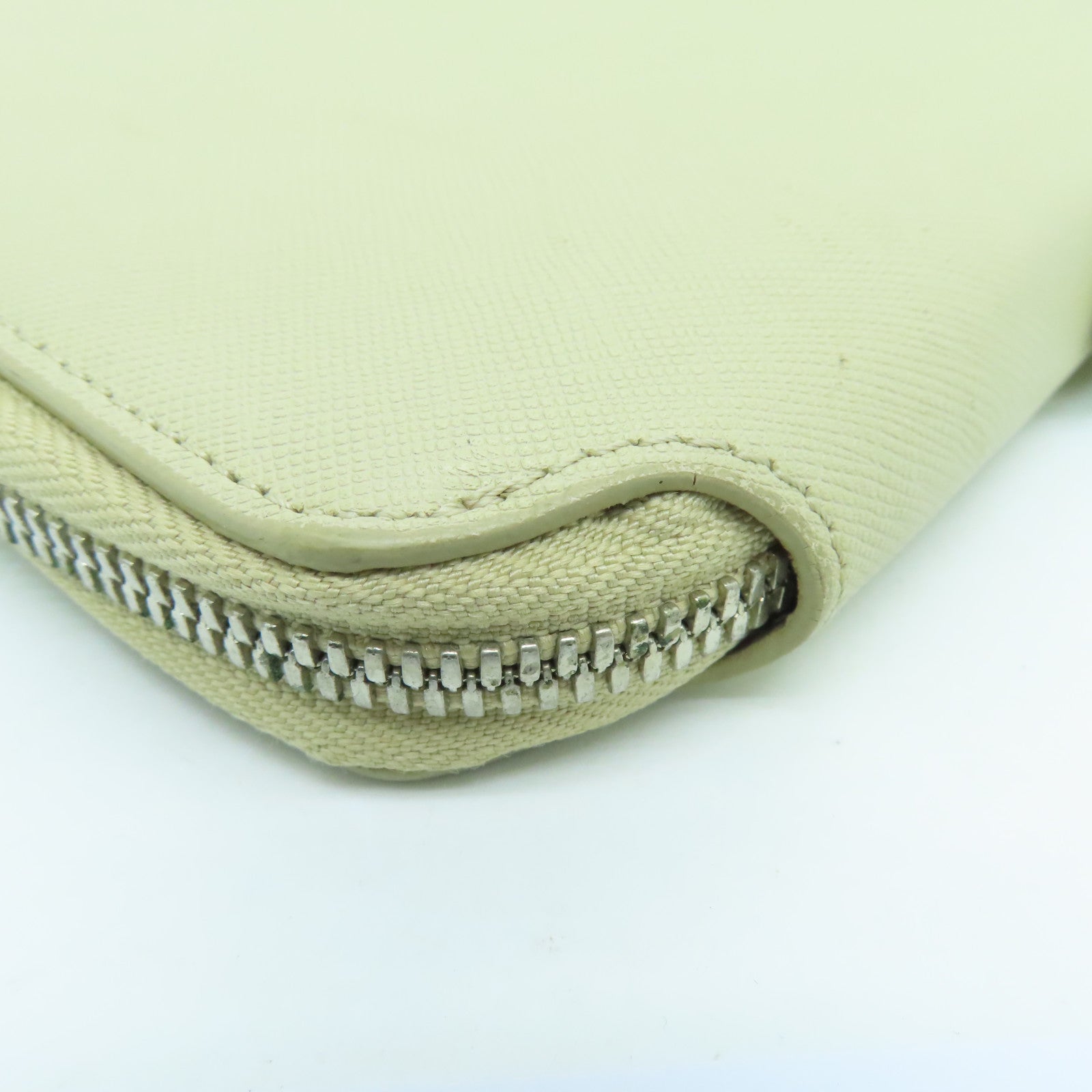 MCM 【激減優惠】皮革Clutch Bag銀扣手拿包米色