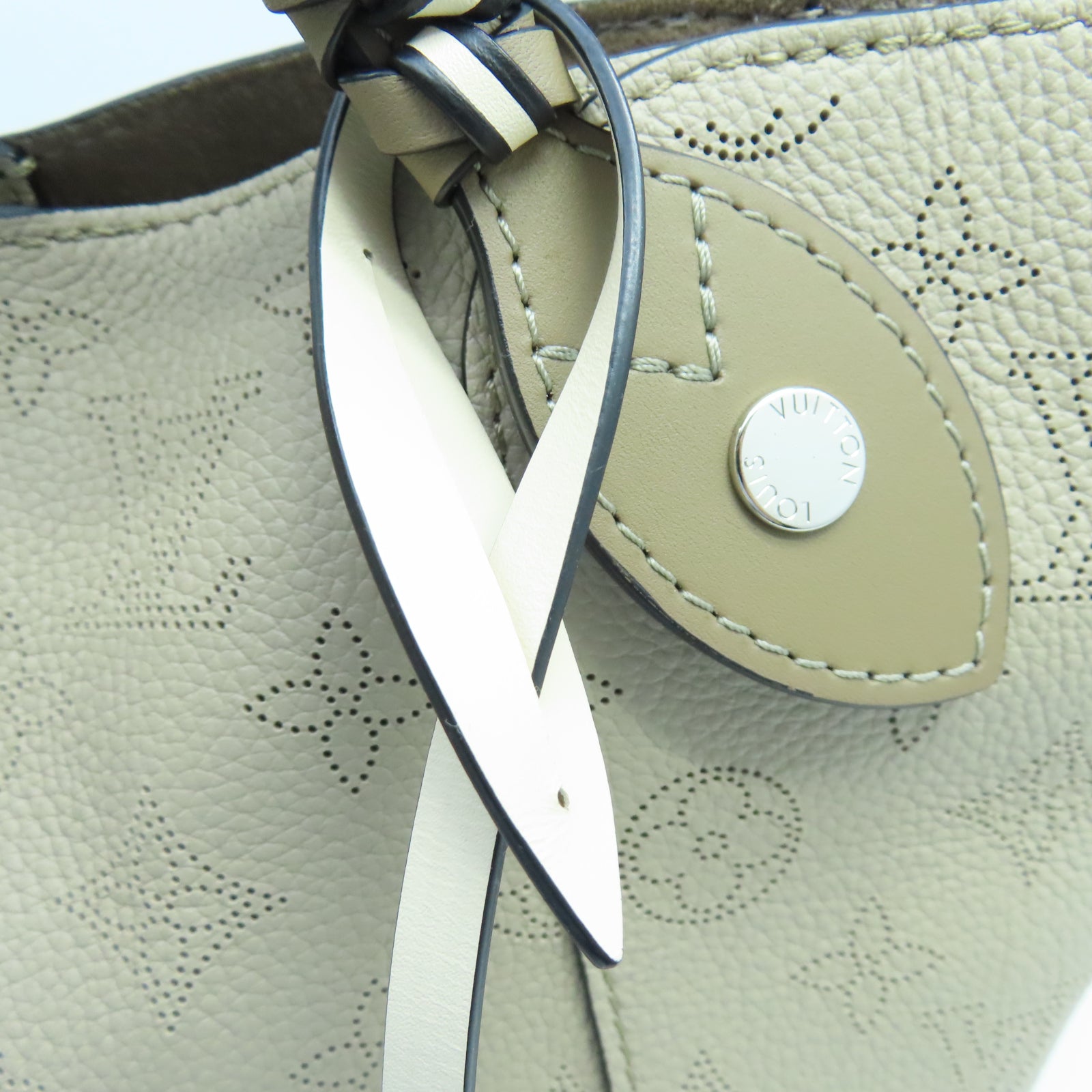 LOUIS VUITTON Monogram Mahina Hina PM銀扣手挽肩背兩用袋白色