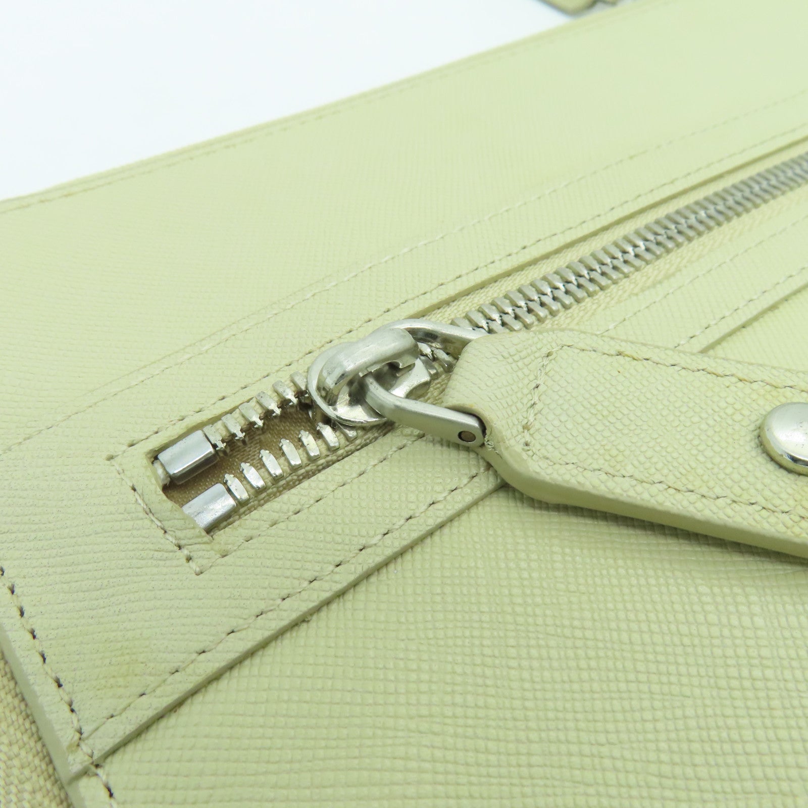 MCM 【激減優惠】皮革Clutch Bag銀扣手拿包米色
