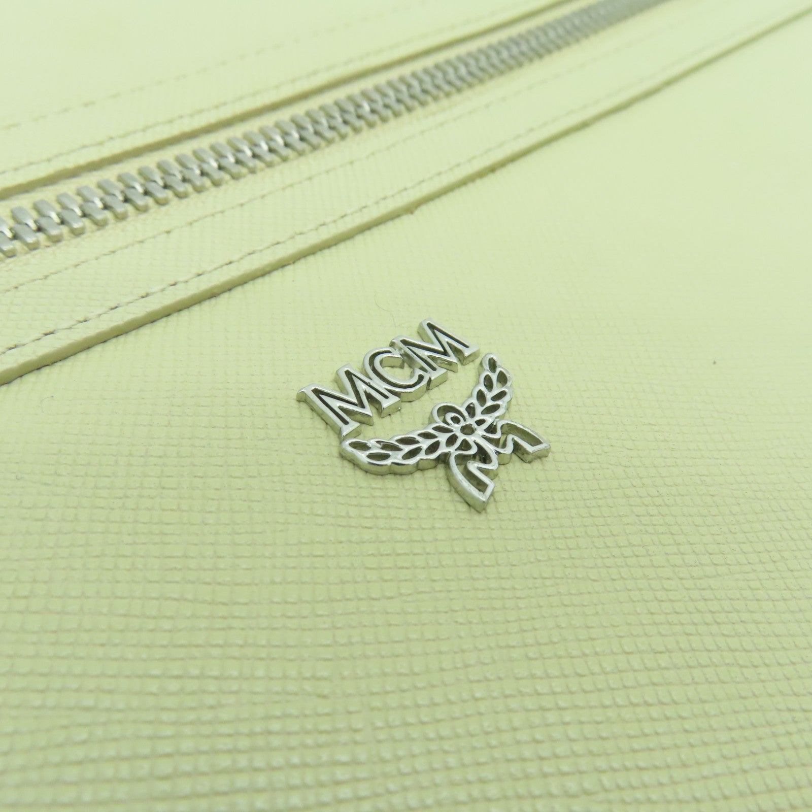 MCM 【激減優惠】皮革Clutch Bag銀扣手拿包米色