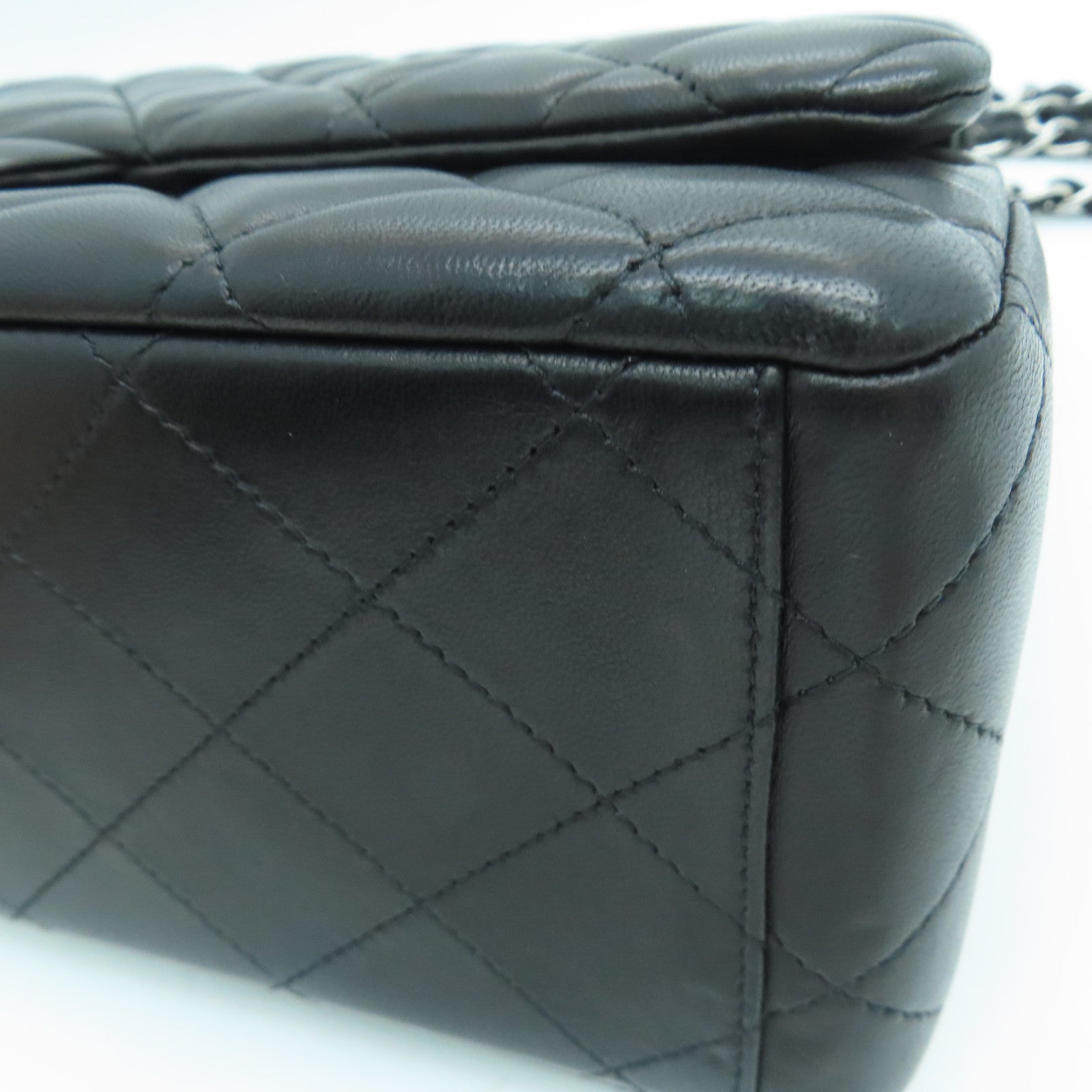 CHANEL 菱格羊皮皮革Classic Maxi Jumbo銀扣肩背袋黑色