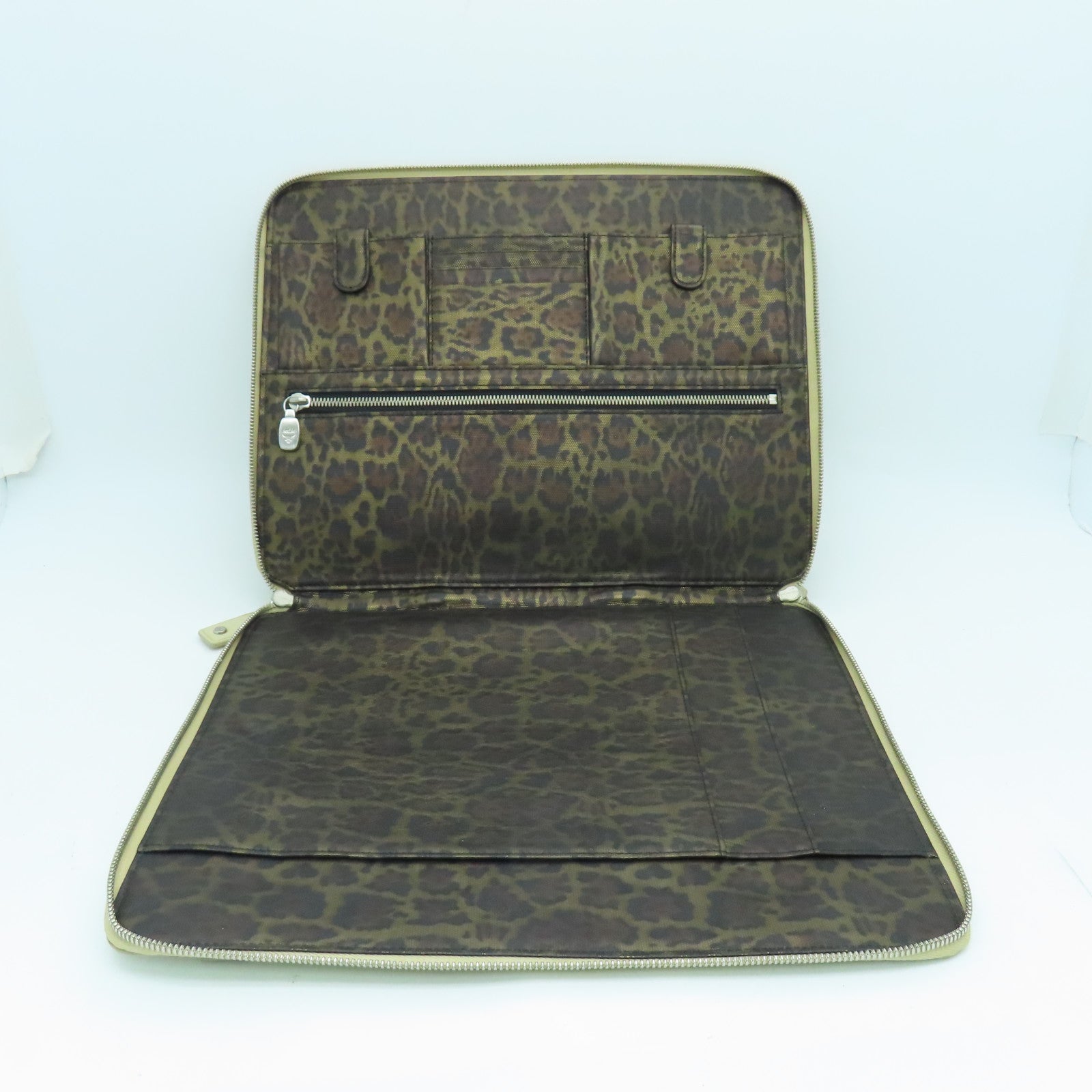 MCM 【激減優惠】皮革Clutch Bag銀扣手拿包米色