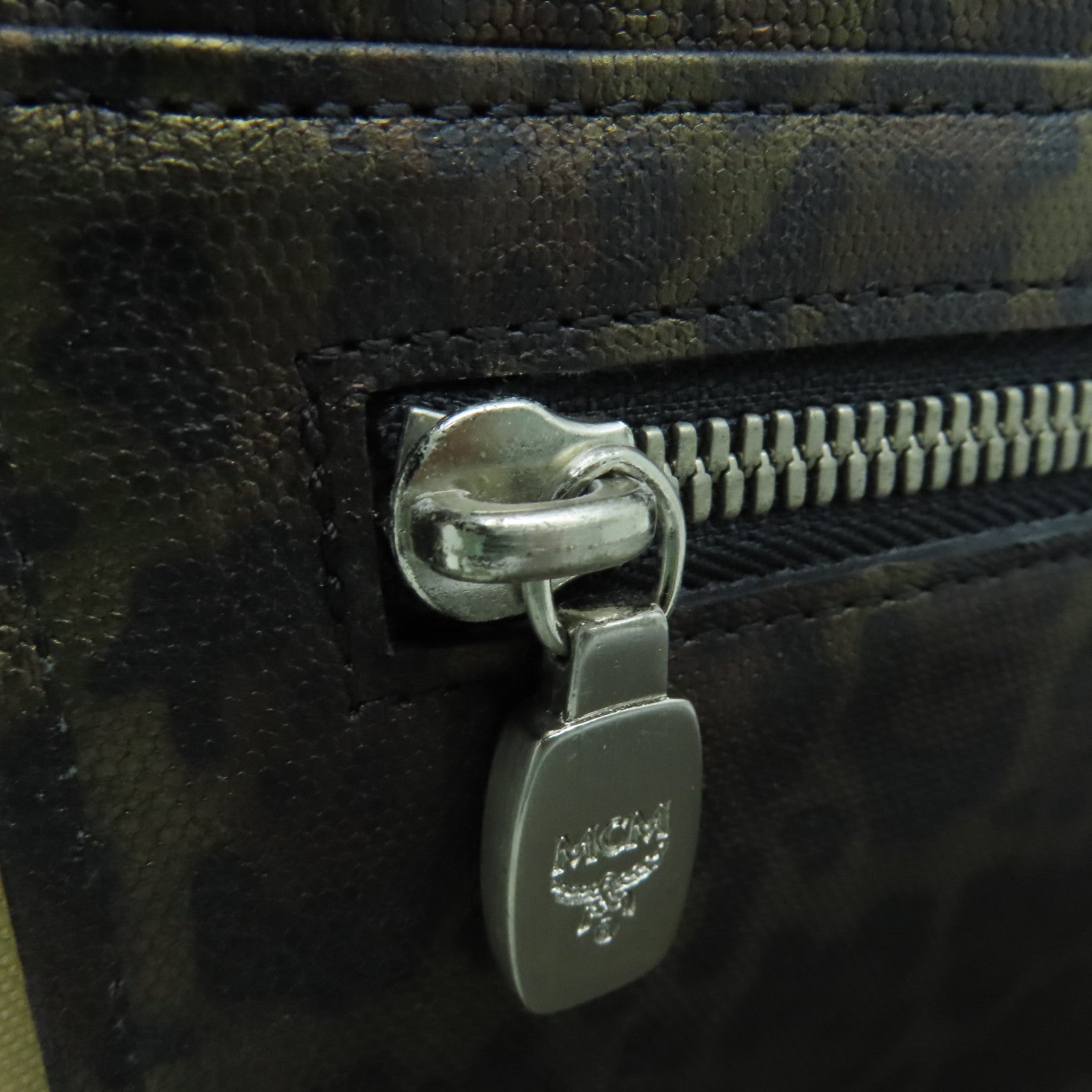 MCM 【激減優惠】皮革Clutch Bag銀扣手拿包米色