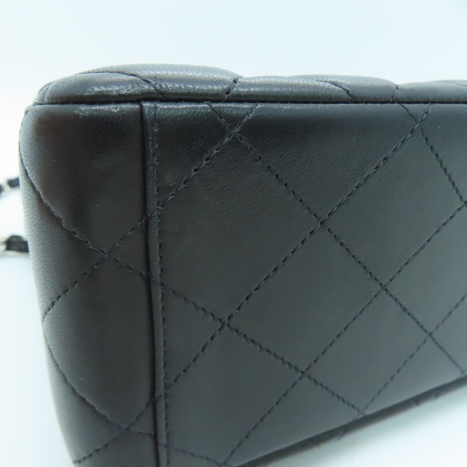 CHANEL 菱格羊皮皮革Classic Maxi Jumbo銀扣肩背袋黑色