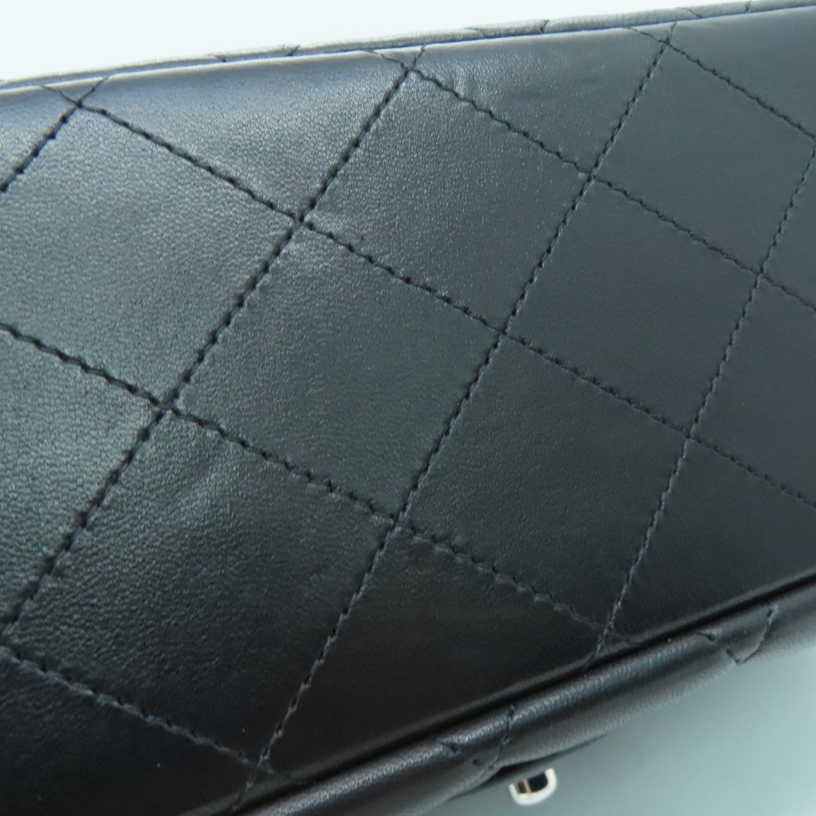 CHANEL 菱格羊皮皮革Classic Maxi Jumbo銀扣肩背袋黑色