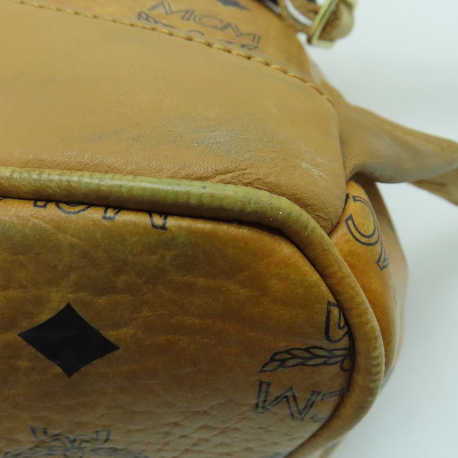 MCM 牛皮皮革Backpack背包金扣啡色