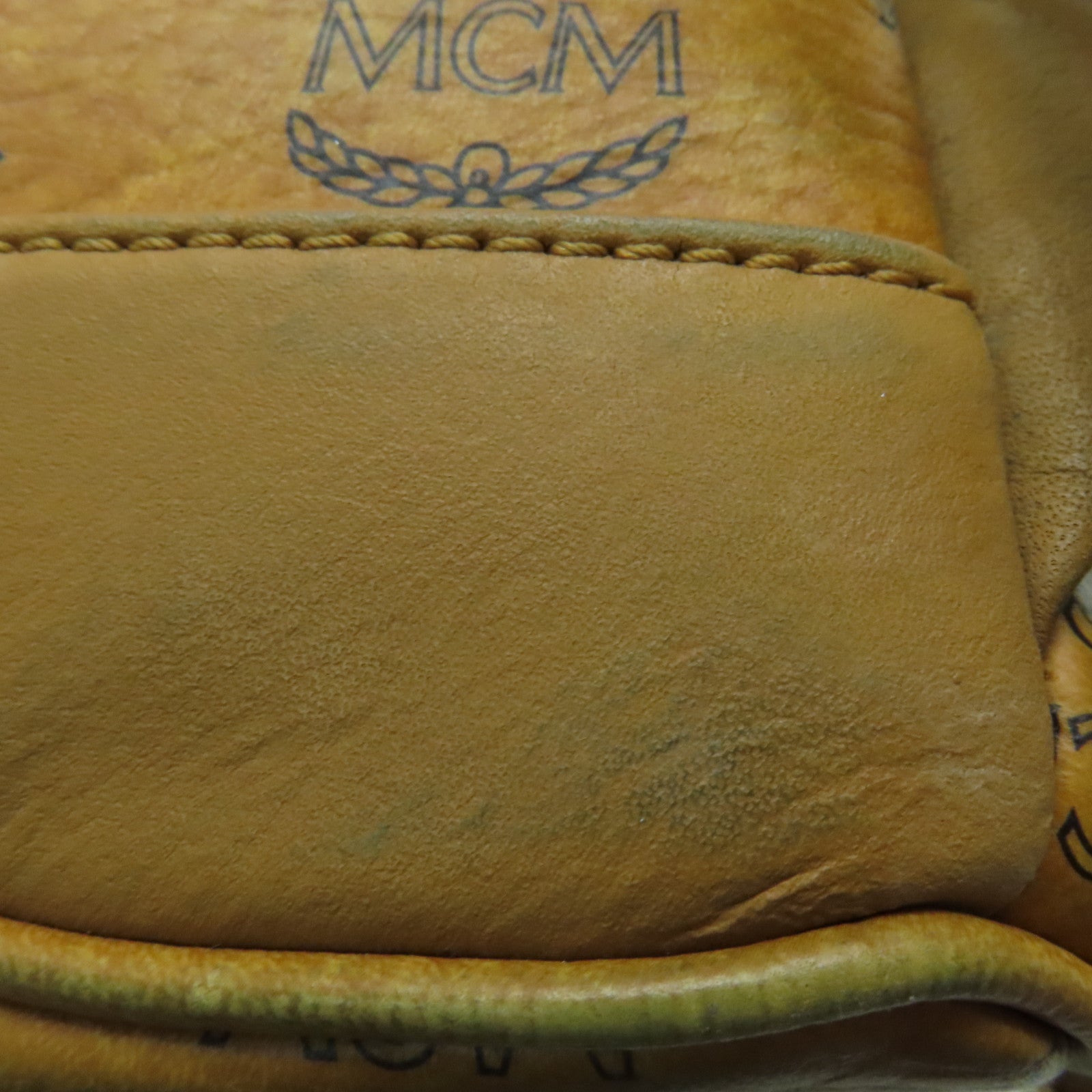 MCM 牛皮皮革Backpack背包金扣啡色