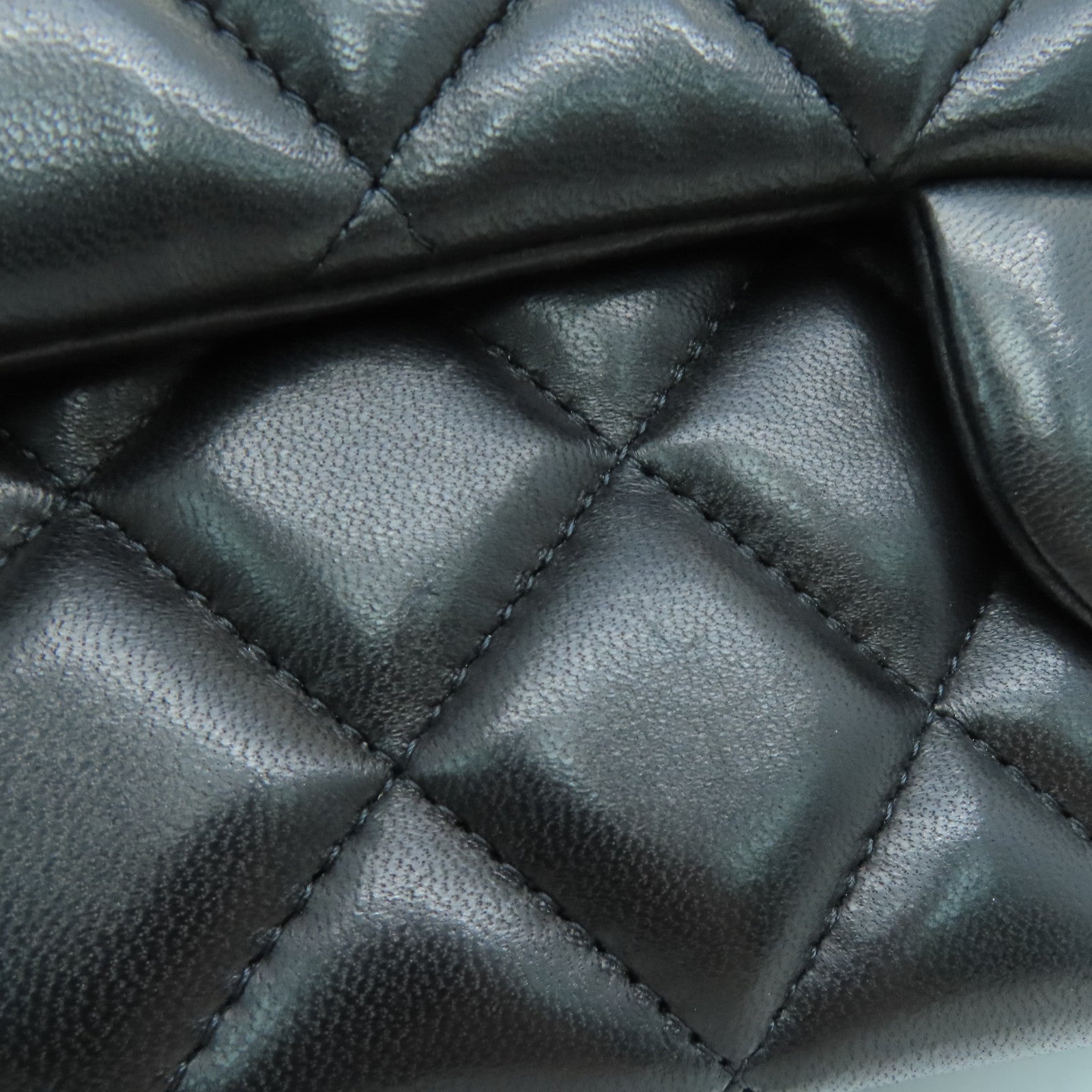 CHANEL 菱格羊皮皮革Classic Maxi Jumbo銀扣肩背袋黑色