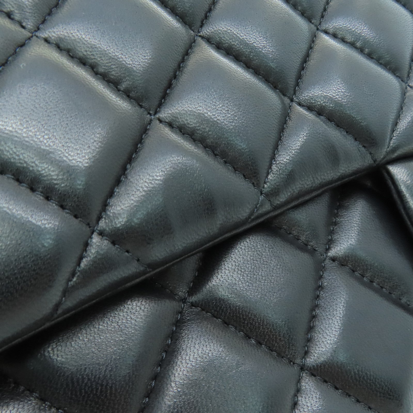 CHANEL 菱格羊皮皮革Classic Maxi Jumbo銀扣肩背袋黑色