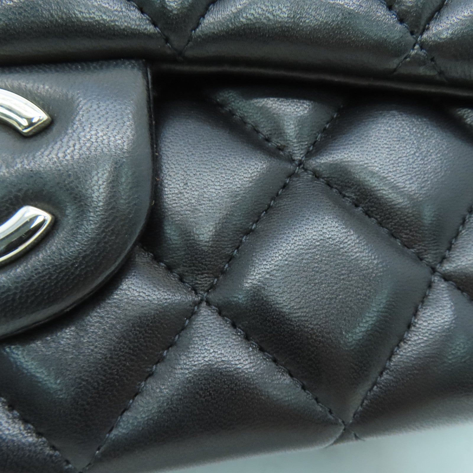 CHANEL 菱格羊皮皮革Classic Maxi Jumbo銀扣肩背袋黑色