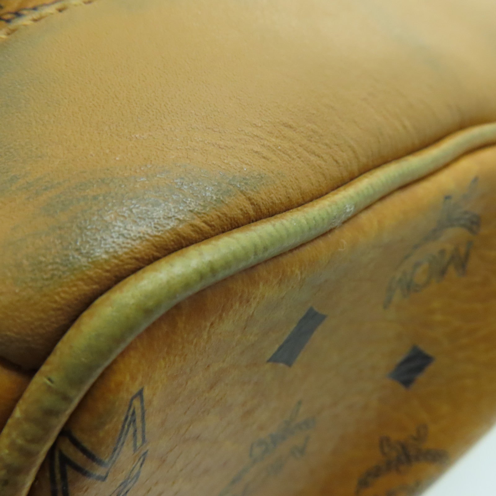 MCM 牛皮皮革Backpack背包金扣啡色