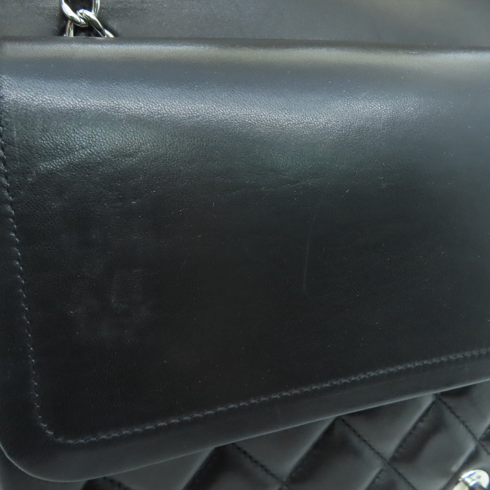 CHANEL 菱格羊皮皮革Classic Maxi Jumbo銀扣肩背袋黑色