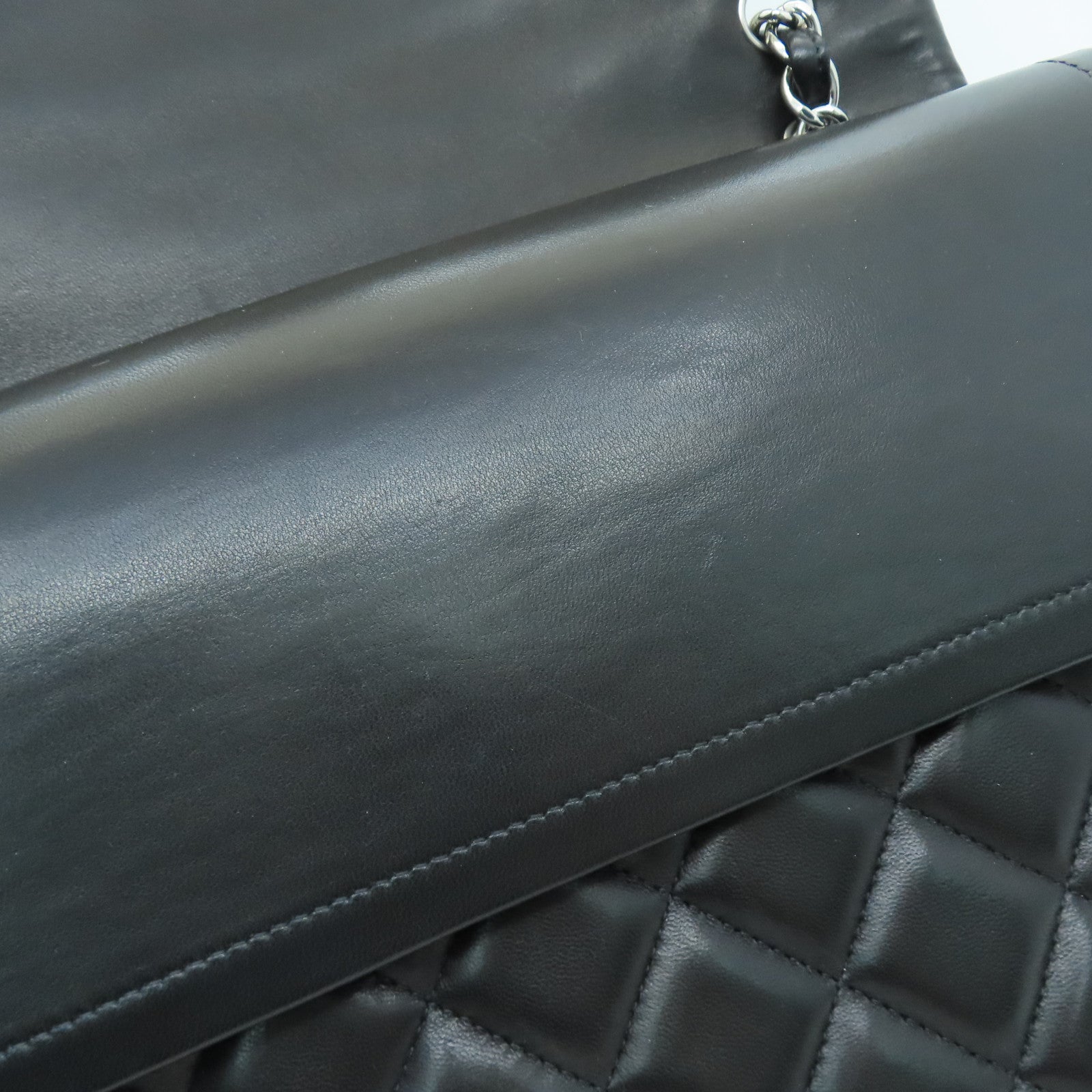 CHANEL 菱格羊皮皮革Classic Maxi Jumbo銀扣肩背袋黑色