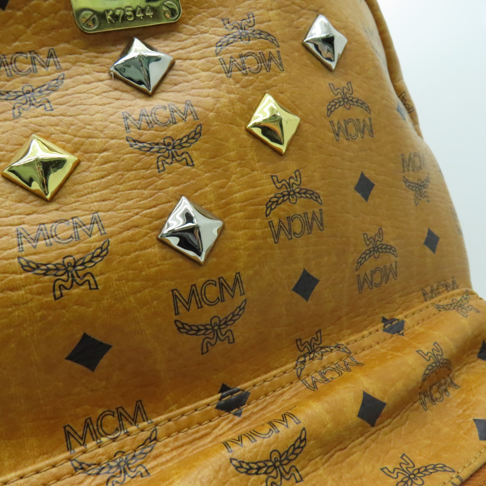 MCM 牛皮皮革Backpack背包金扣啡色
