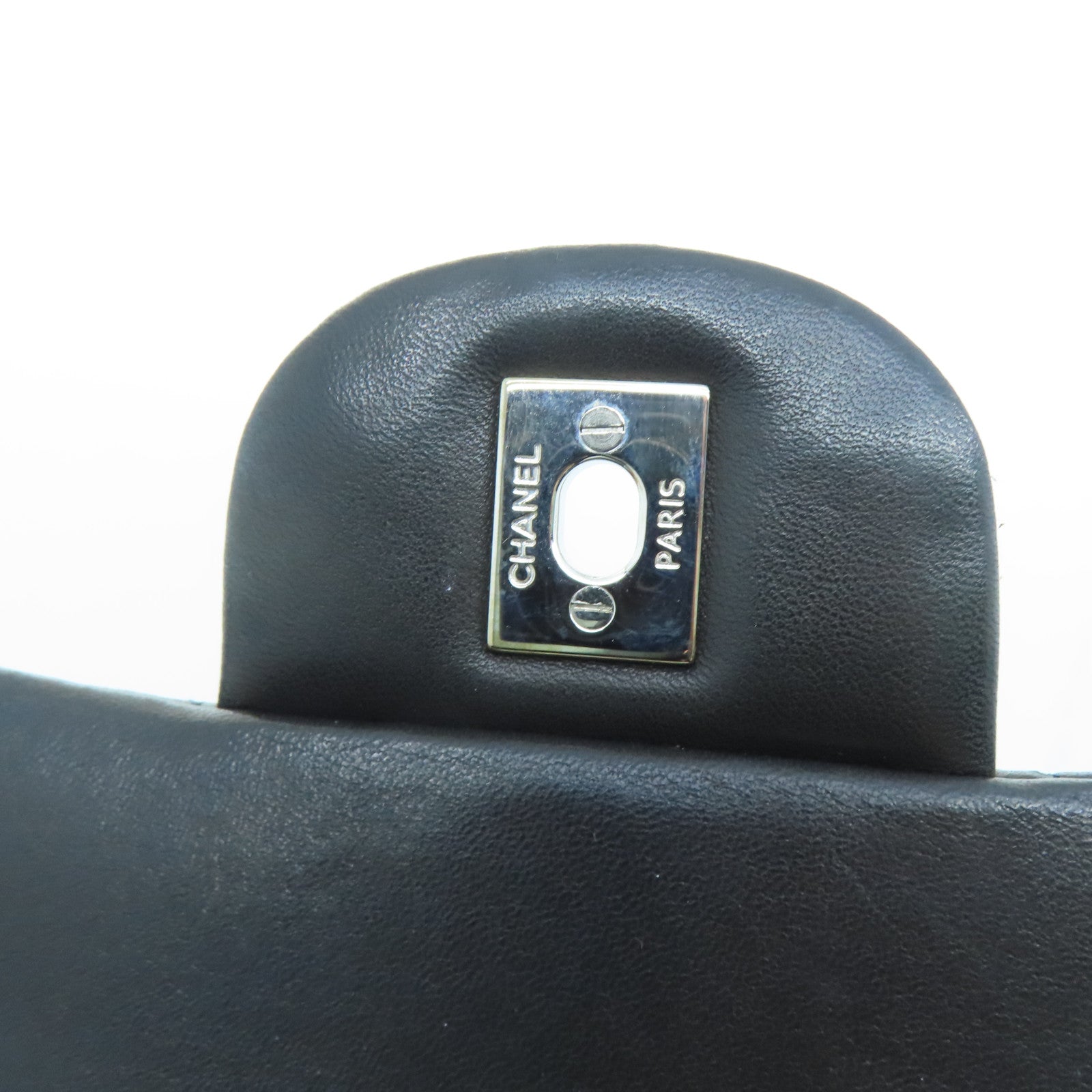 CHANEL 菱格羊皮皮革Classic Maxi Jumbo銀扣肩背袋黑色