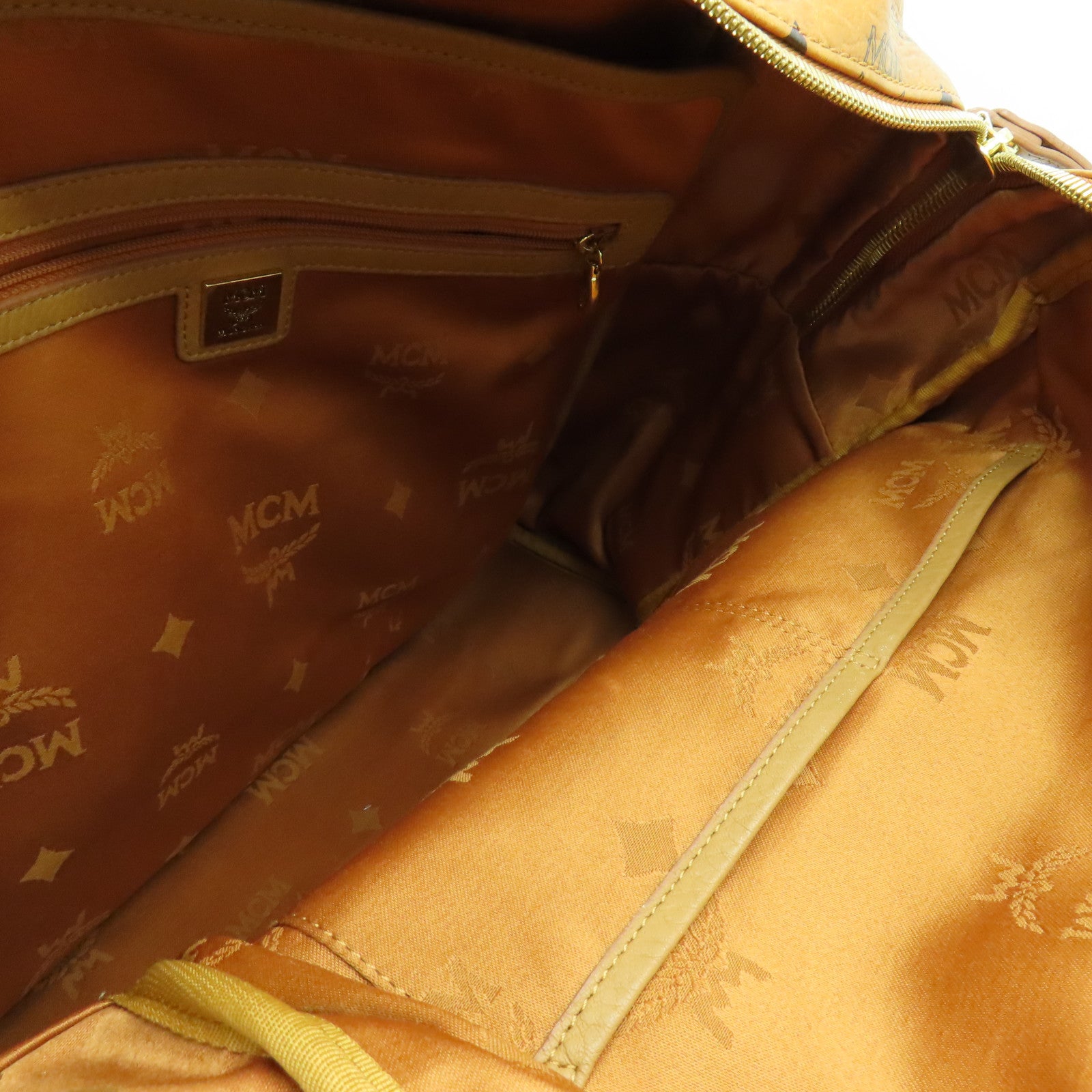 MCM 牛皮皮革Backpack背包金扣啡色