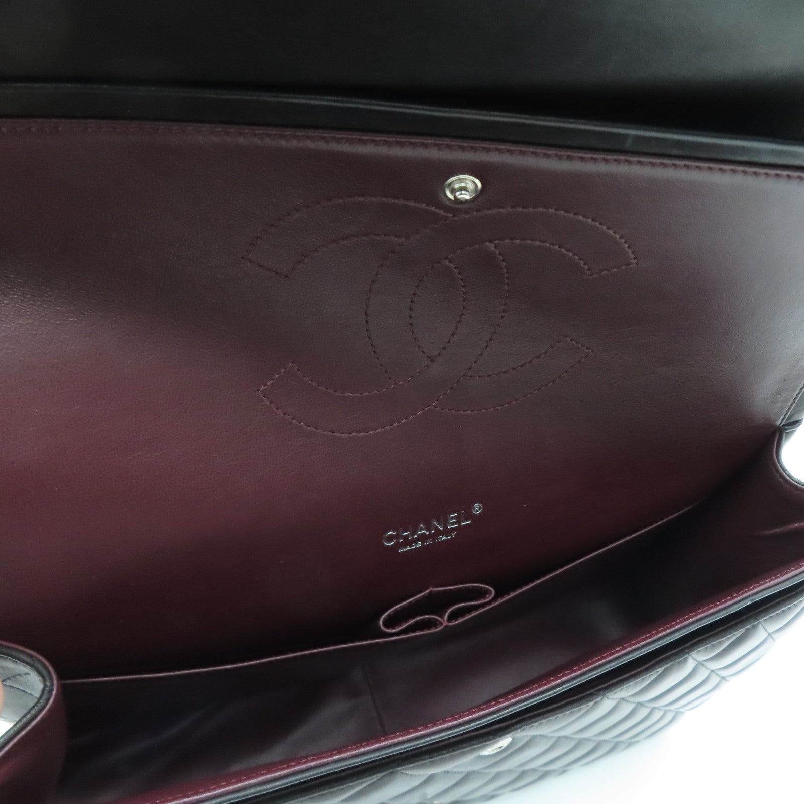 CHANEL 菱格羊皮皮革Classic Maxi Jumbo銀扣肩背袋黑色