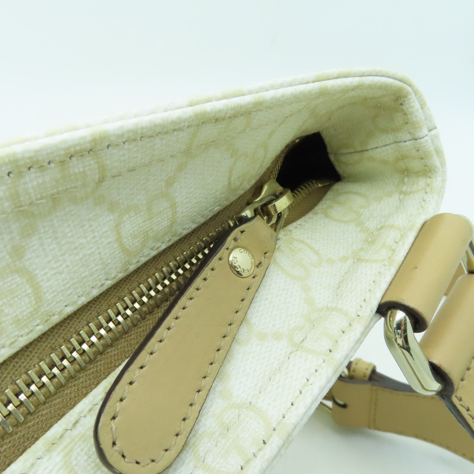 GUCCI 【激減優惠】塗層帆布Shoulder Bag金扣肩背袋米色/白色