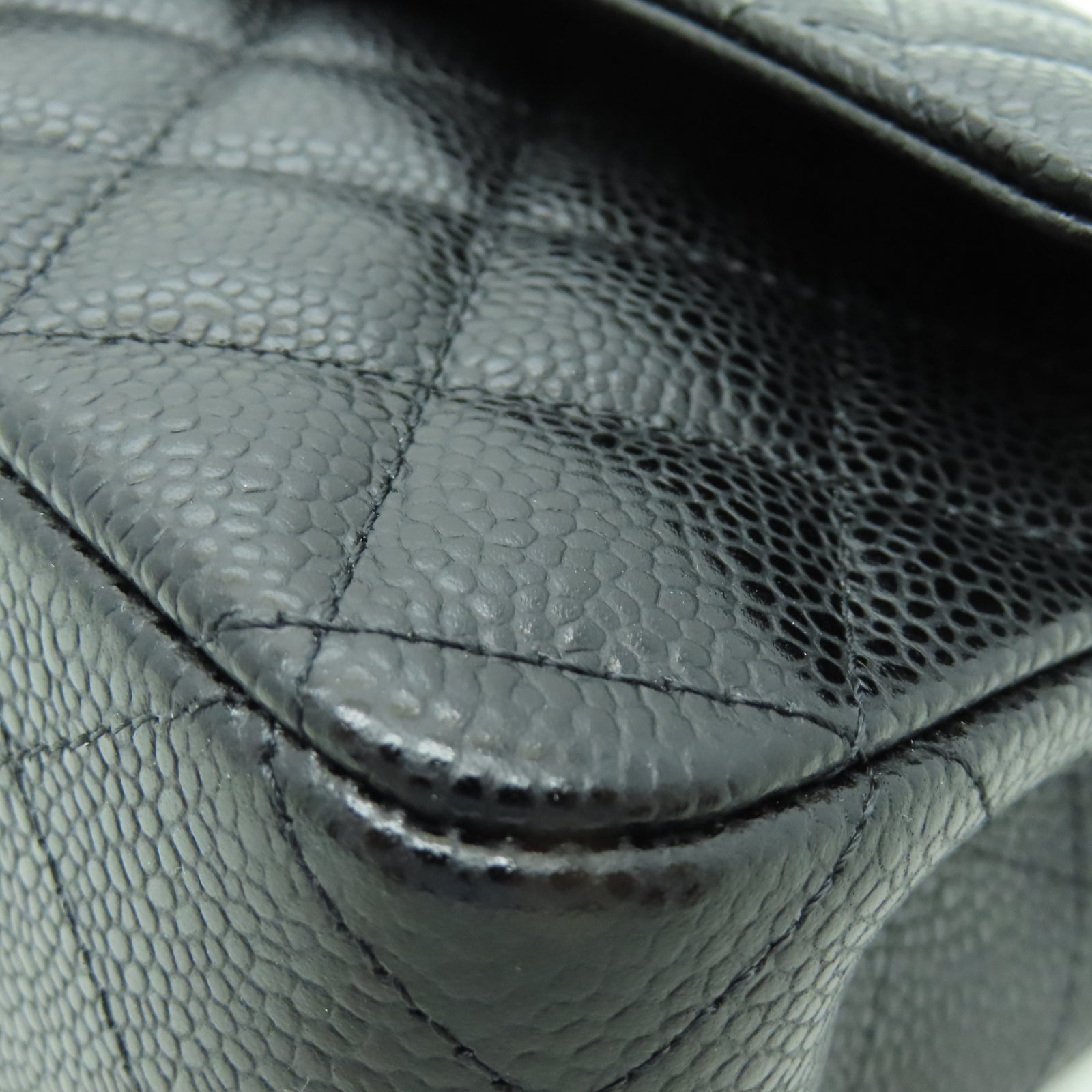 CHANEL 菱格Caviar皮革Chain Shoulder金扣鏈帶肩背袋黑色