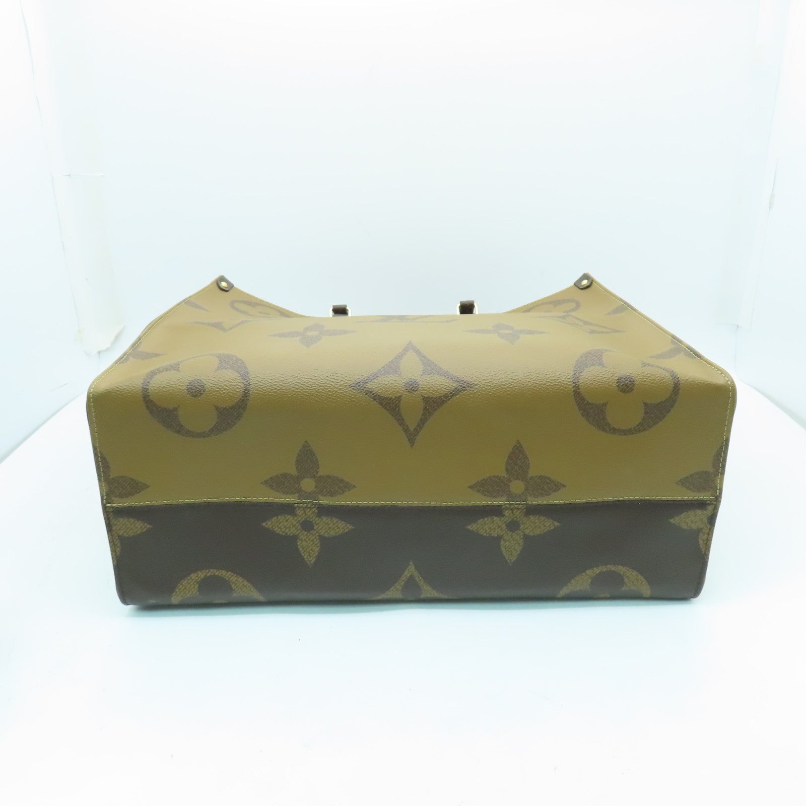 LOUIS VUITTON Monogram Giant Reverse On The Go GM