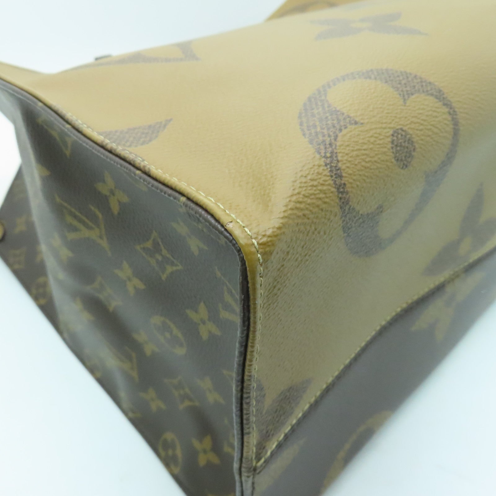 LOUIS VUITTON Monogram Giant Reverse On The Go GM