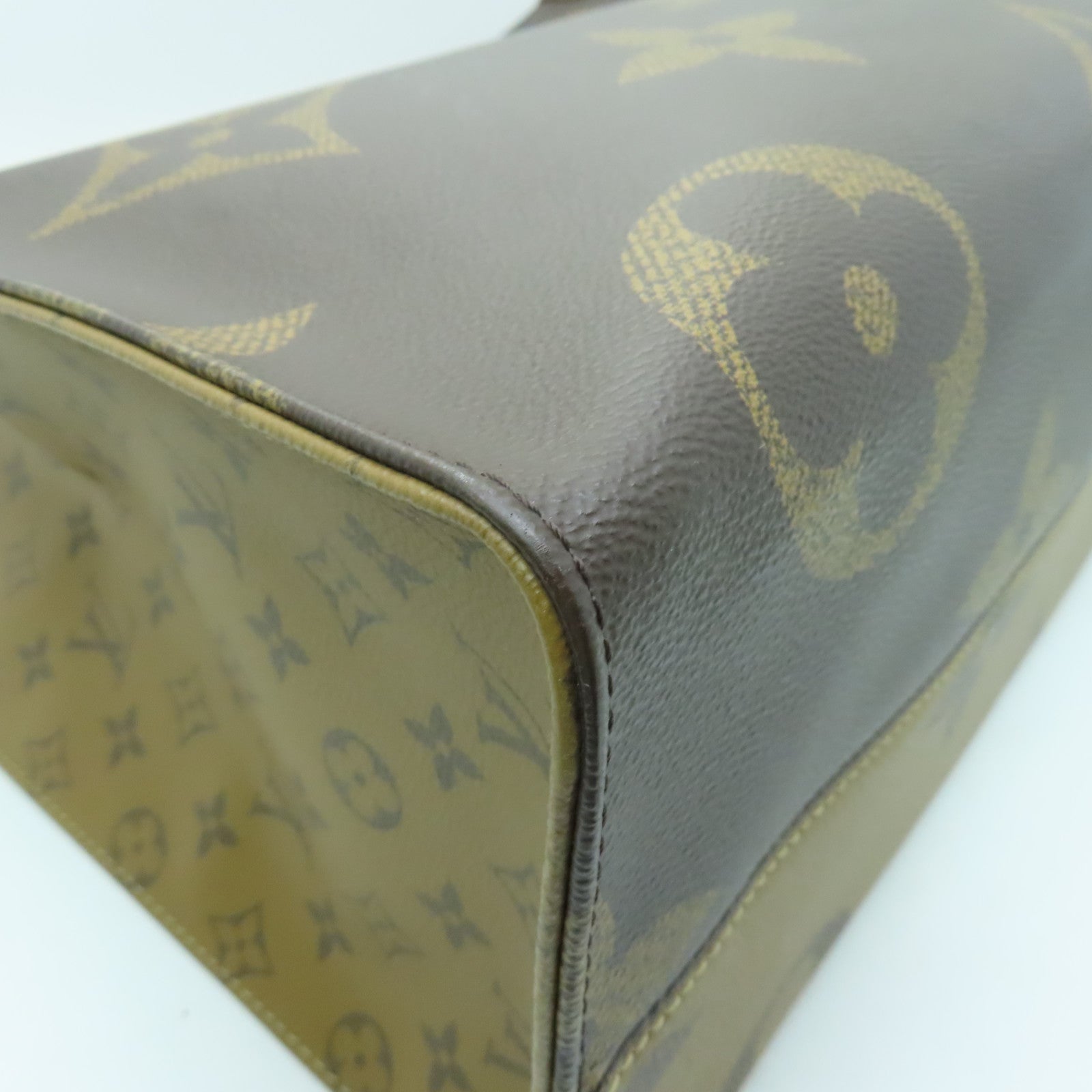 LOUIS VUITTON Monogram Giant Reverse On The Go GM
