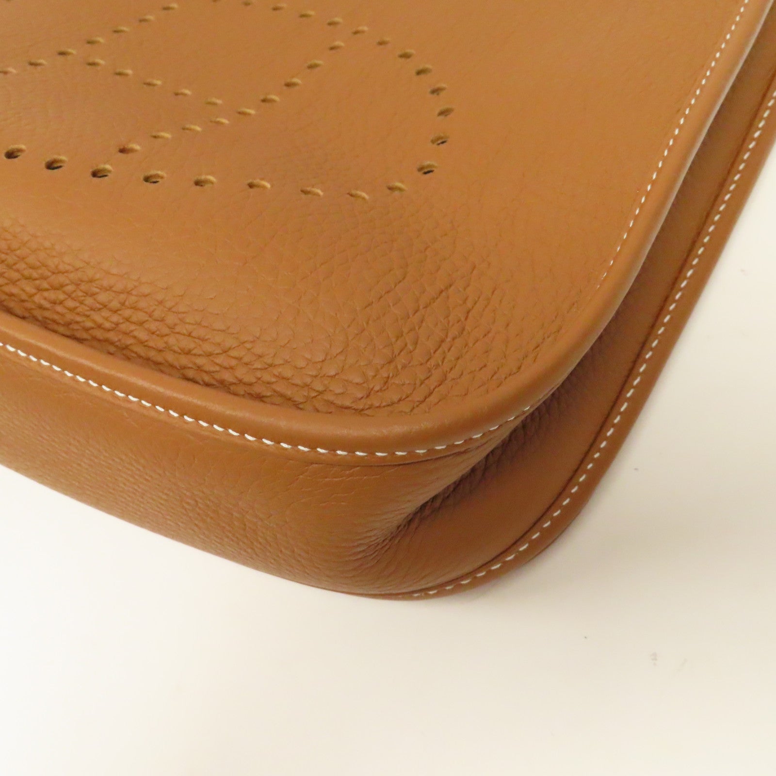 HERMES Togo皮革Evelyne PM銀扣肩背袋Gold經典駝色