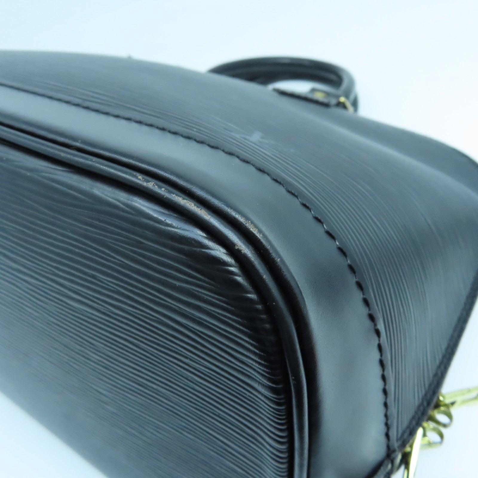 LOUIS VUITTON Epi Alma PM金扣手挽袋黑色
