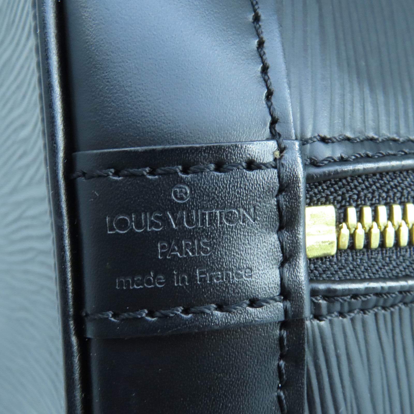 LOUIS VUITTON Epi Alma PM金扣手挽袋黑色