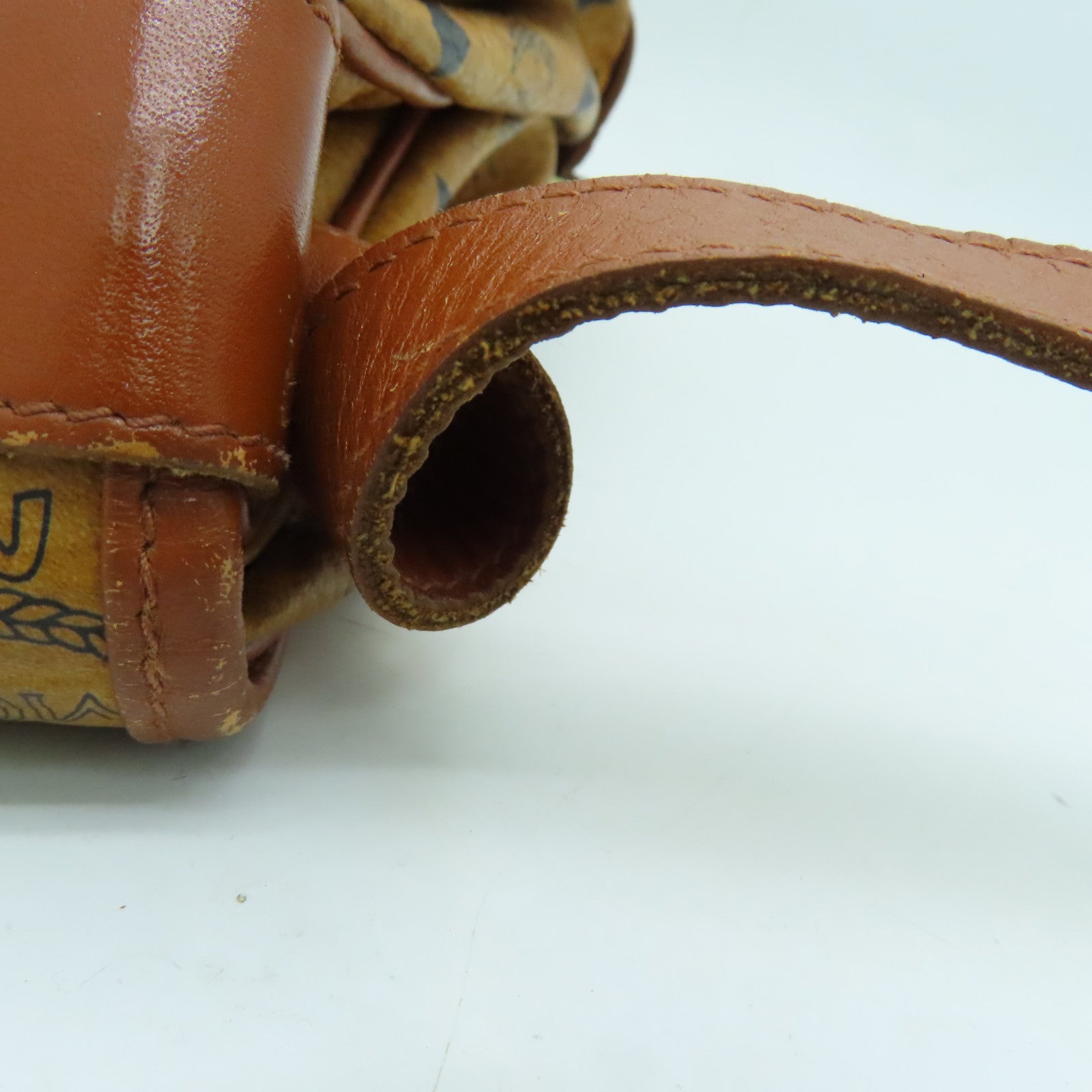 MCM 牛皮皮革Shoulder Bag肩背袋金扣啡色