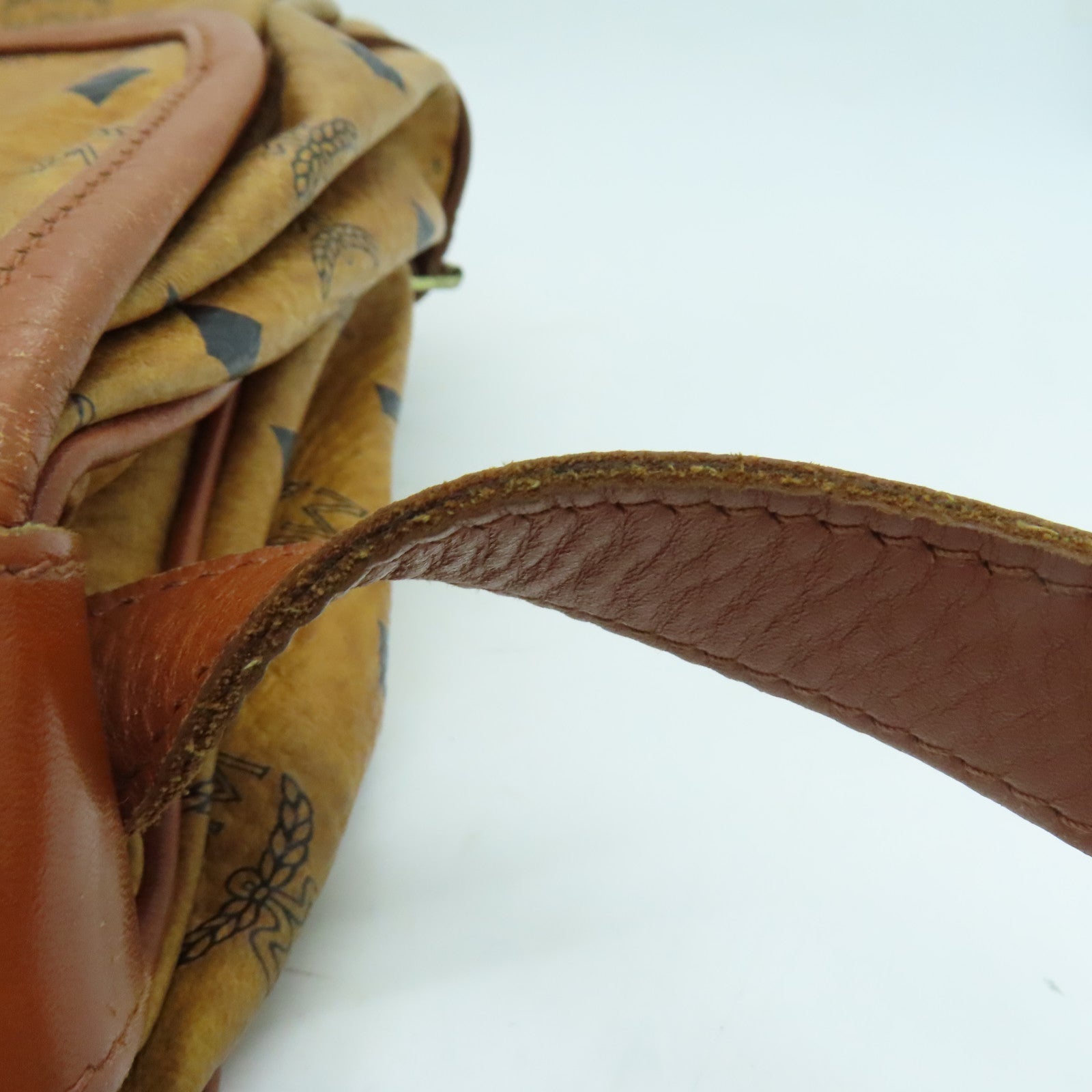 MCM 牛皮皮革Shoulder Bag肩背袋金扣啡色
