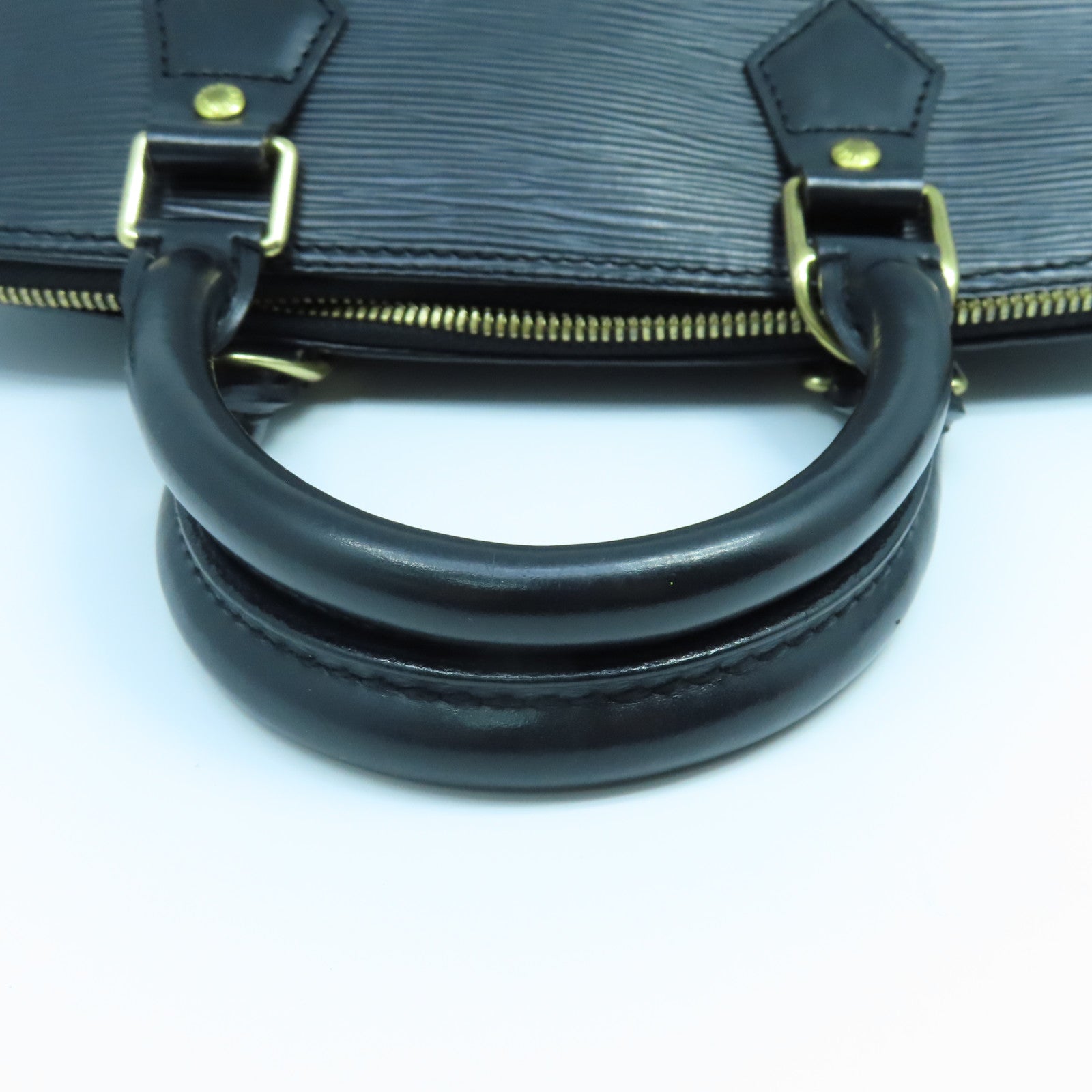 LOUIS VUITTON Epi Alma PM金扣手挽袋黑色