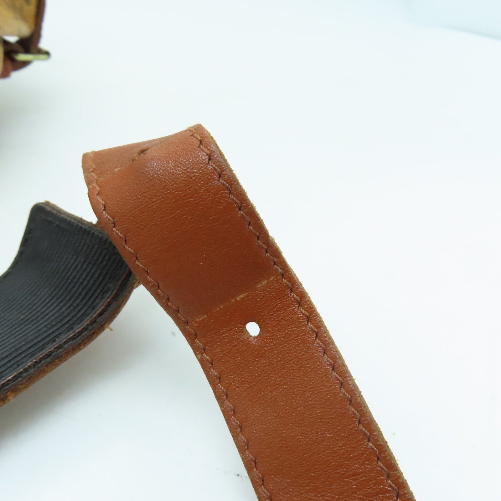 MCM 牛皮皮革Shoulder Bag肩背袋金扣啡色