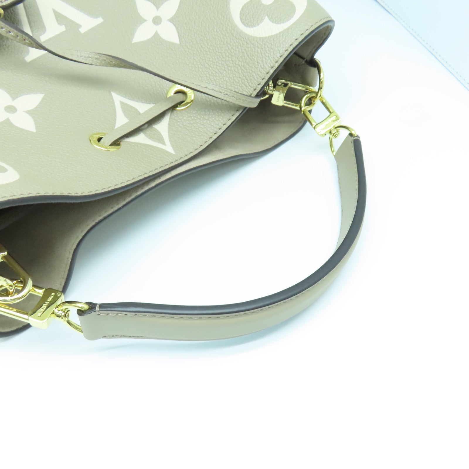 LOUIS VUITTON Mono Empreinte NeoNoe MM gold buckle handle bag beige